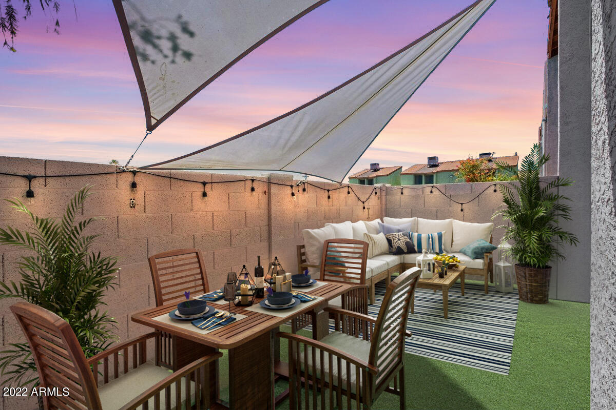 2202 W GLENROSA Avenue Unit: 15