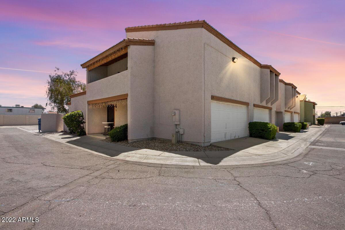 2202 W GLENROSA Avenue Unit: 15