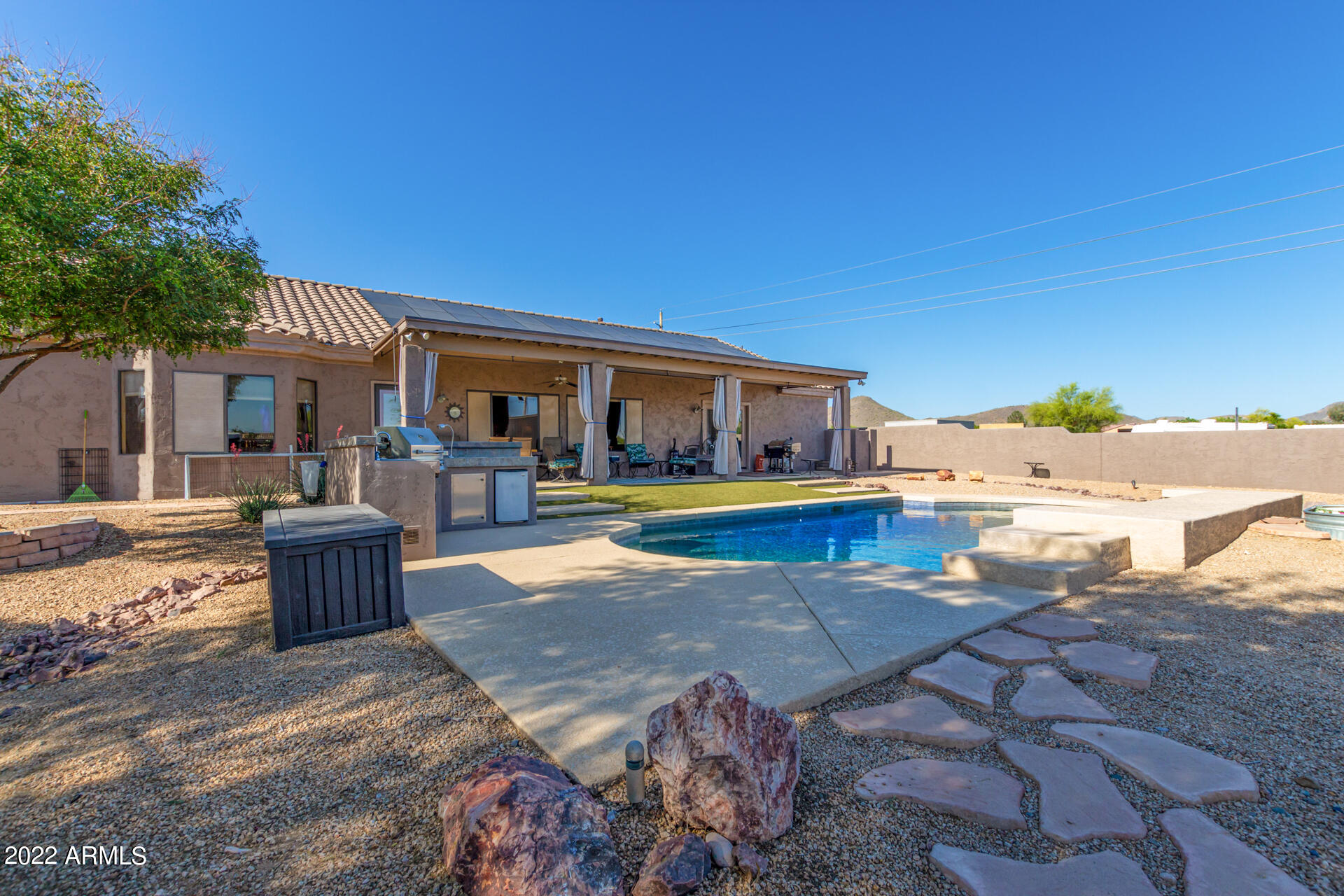 513 E JORDON Lane