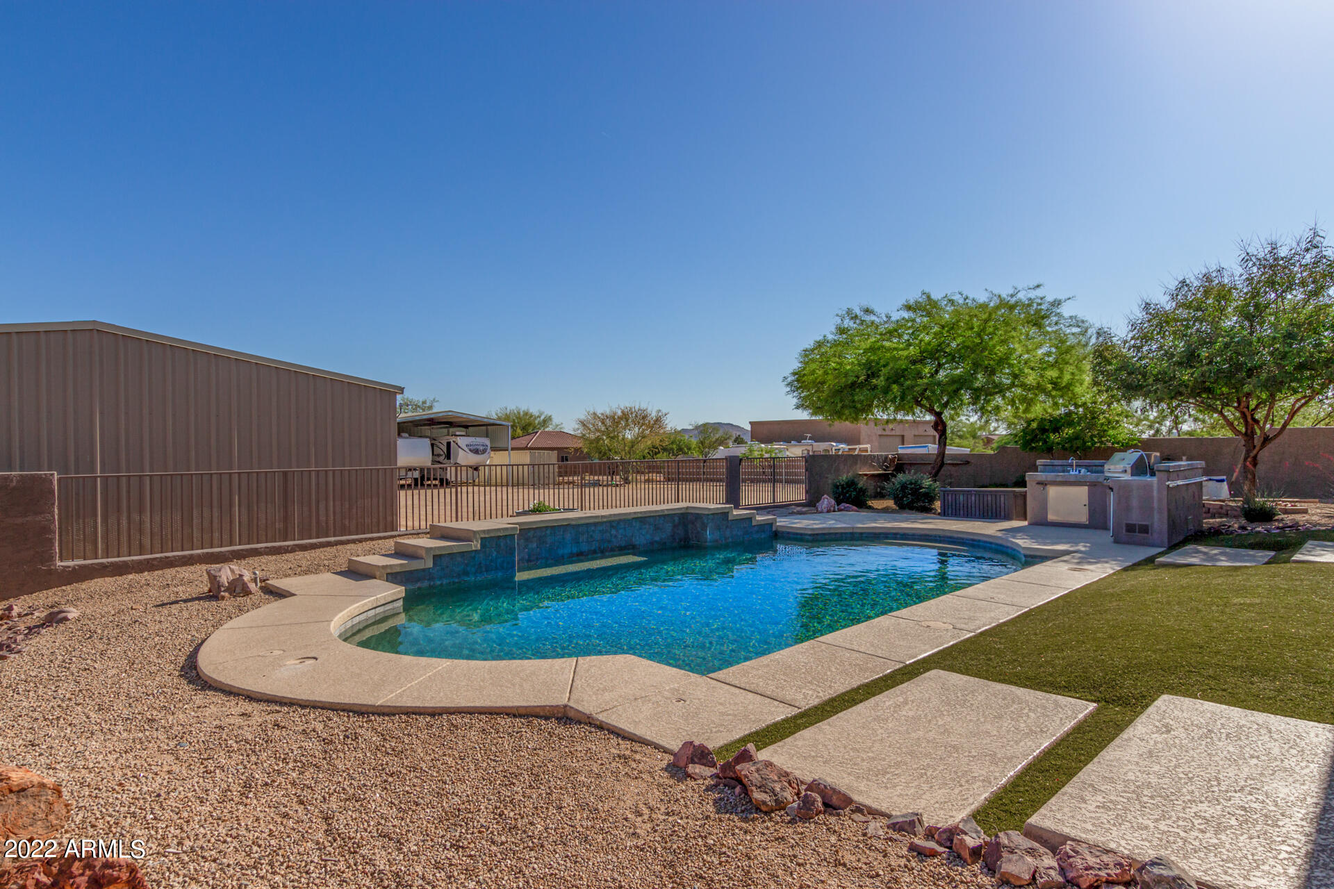 513 E JORDON Lane