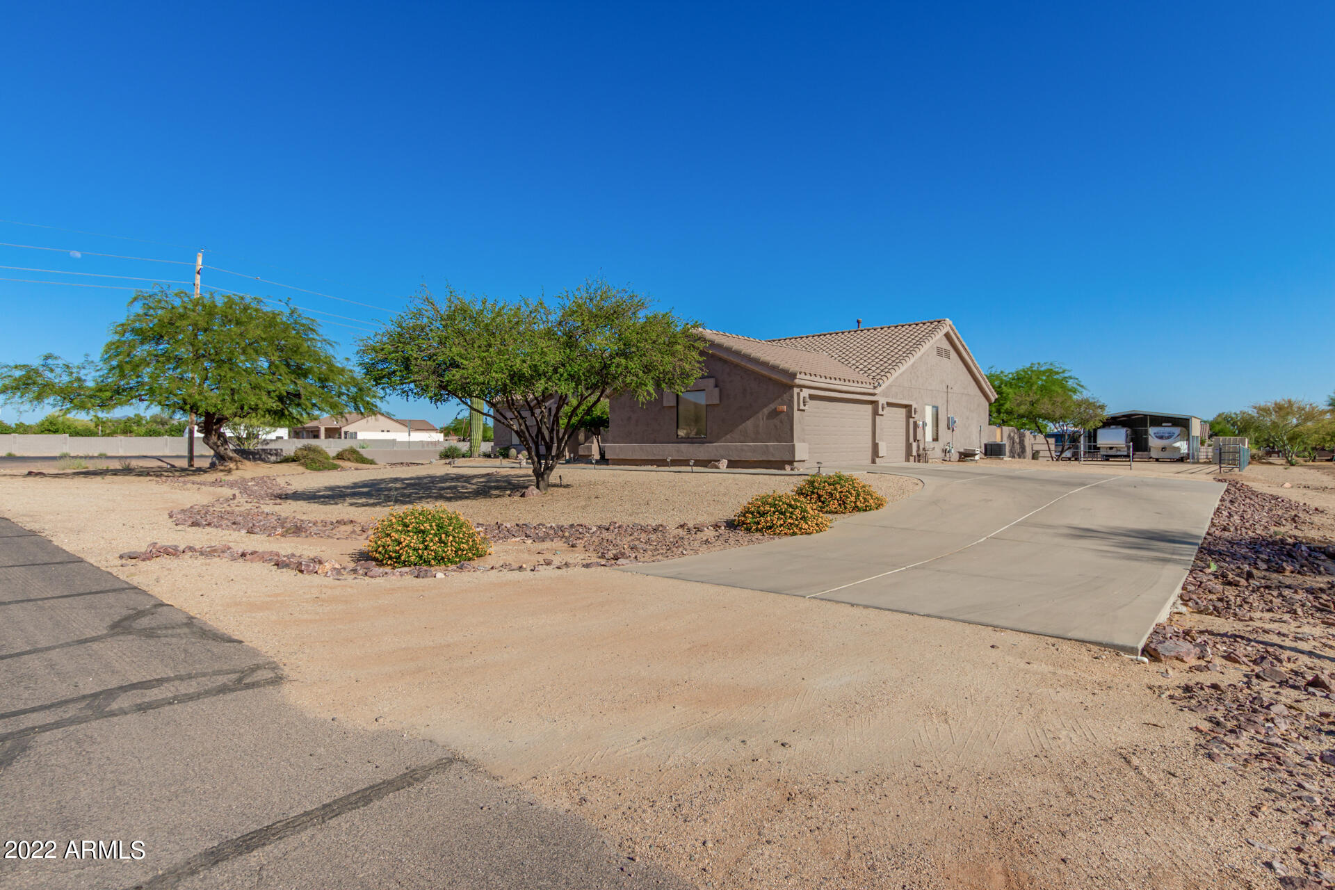 513 E JORDON Lane