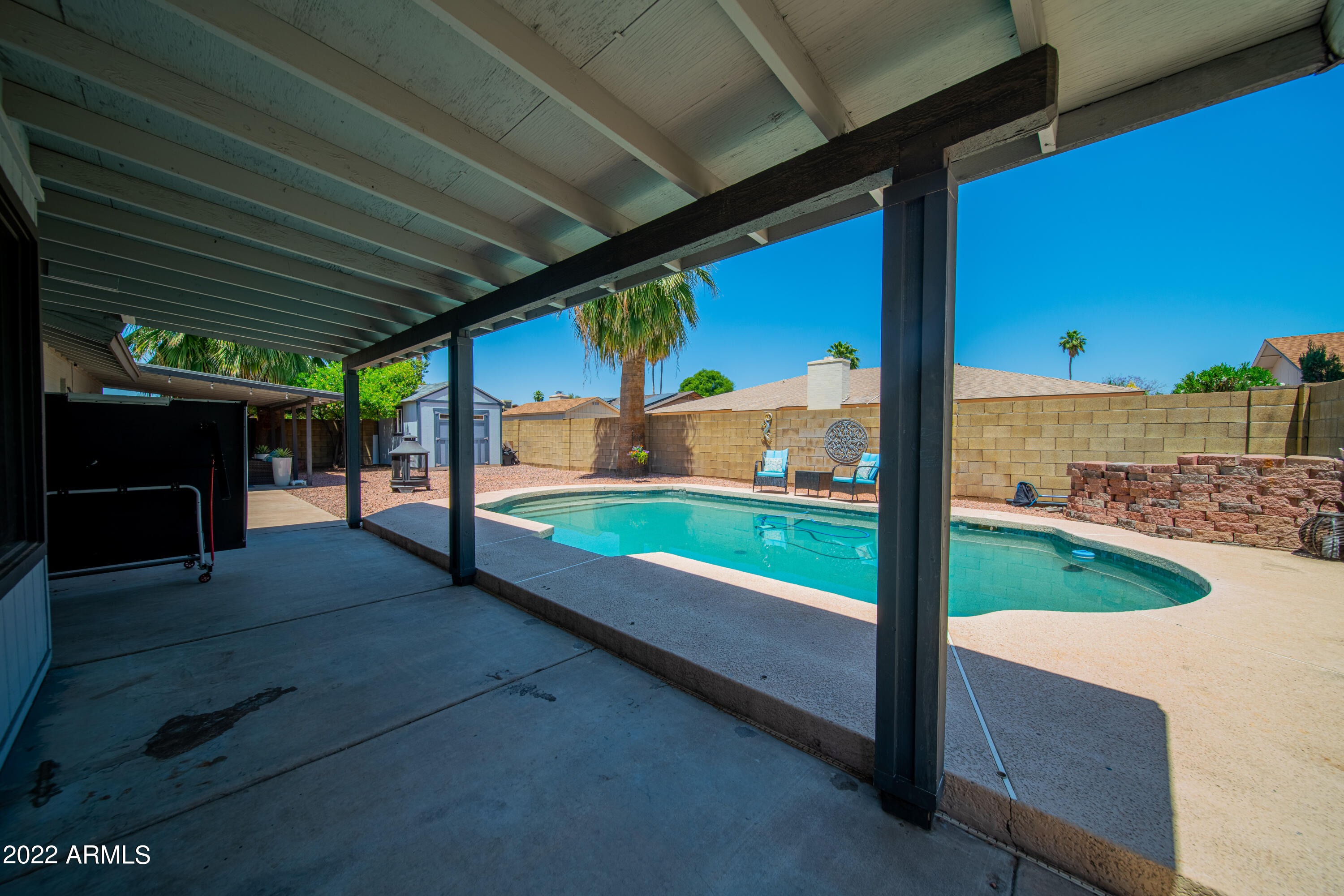 402 E HELENA Drive