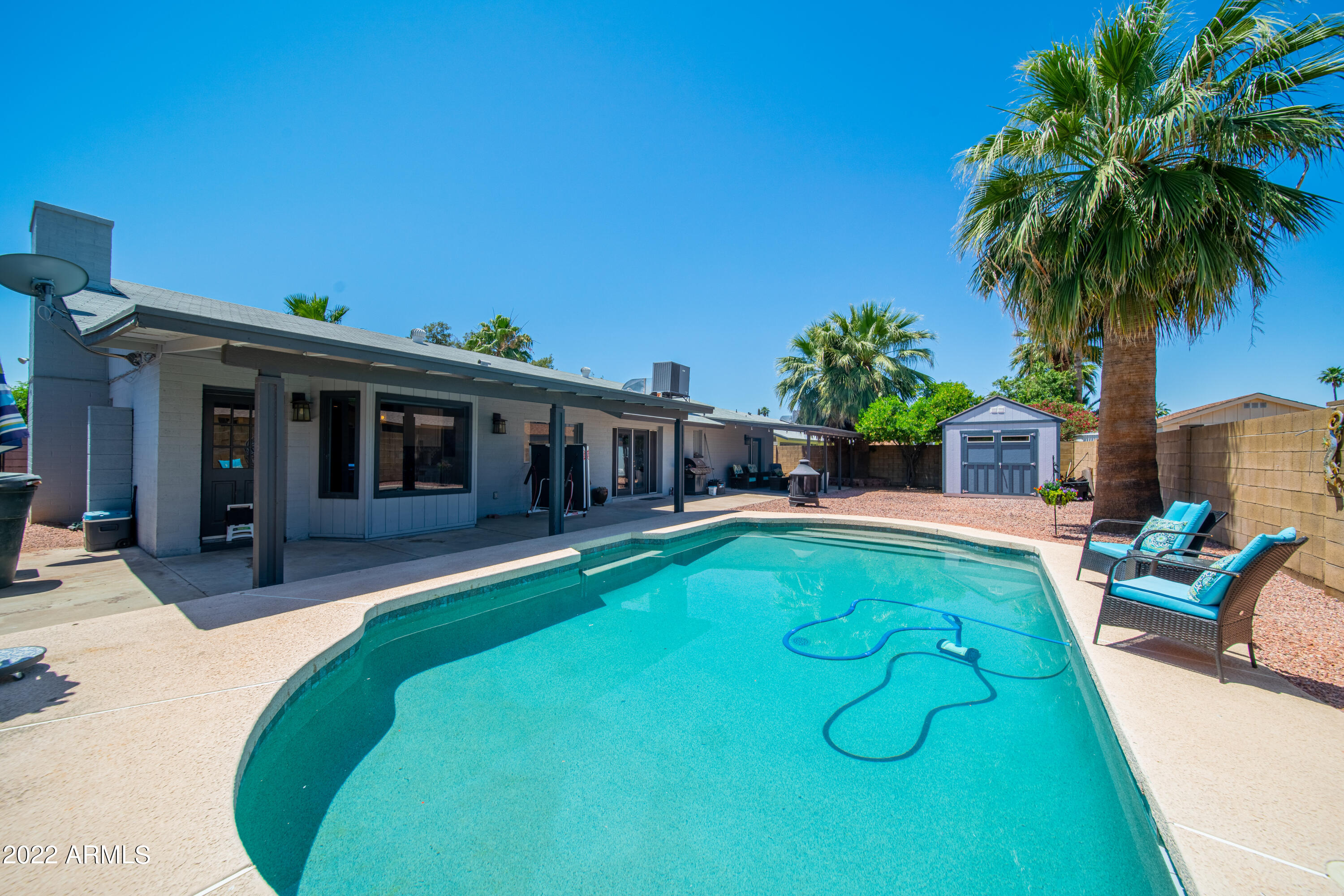 402 E HELENA Drive