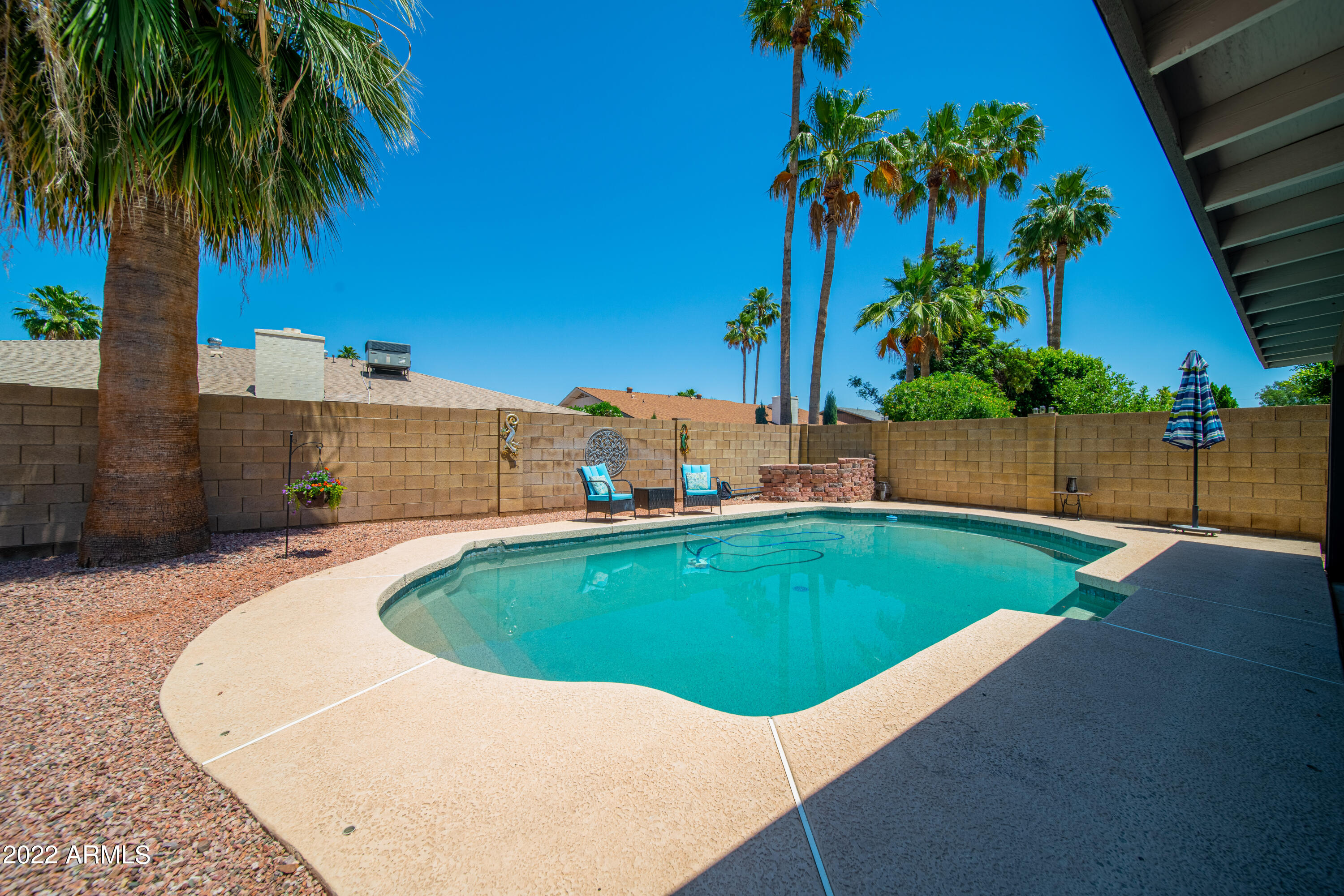 402 E HELENA Drive