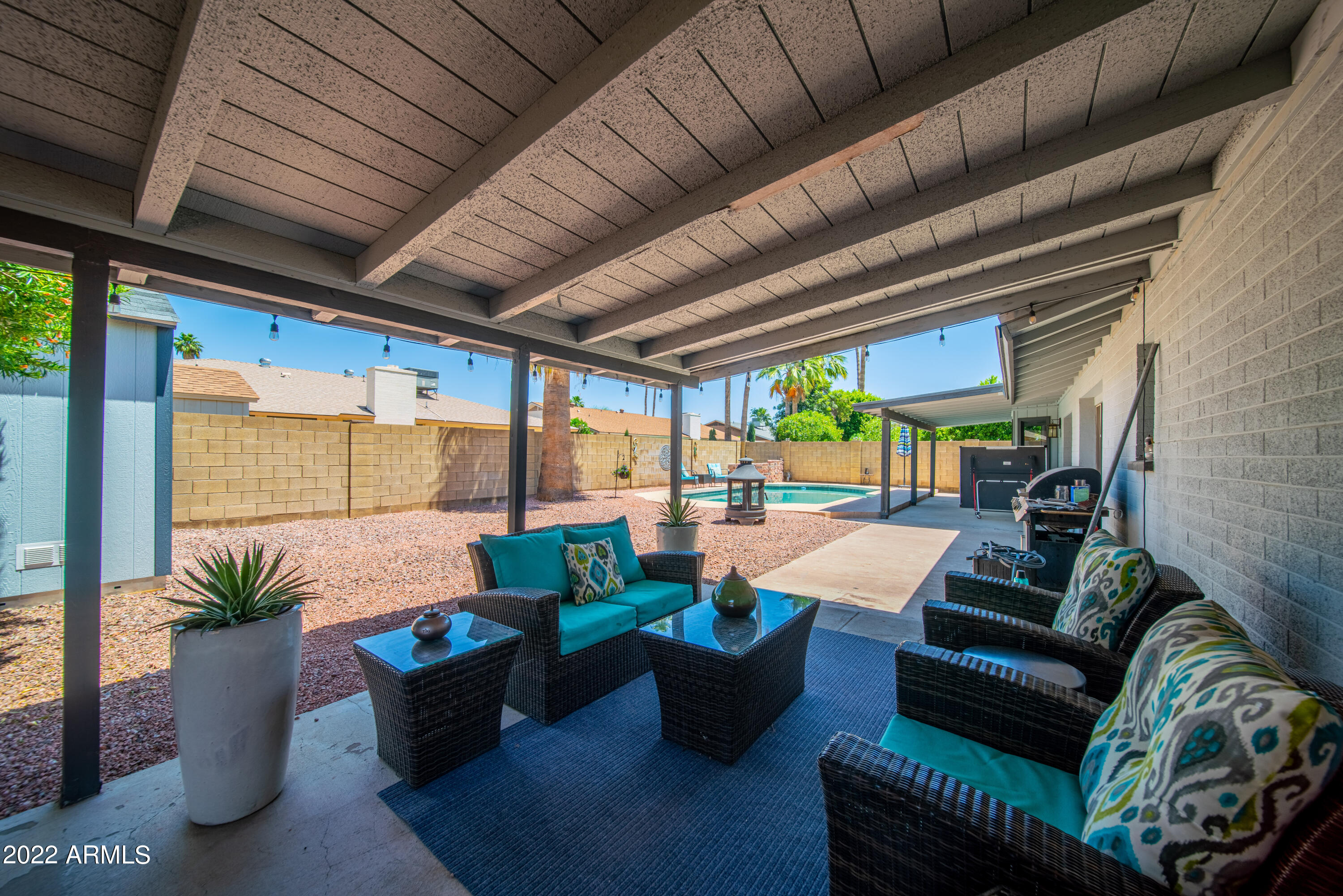 402 E HELENA Drive