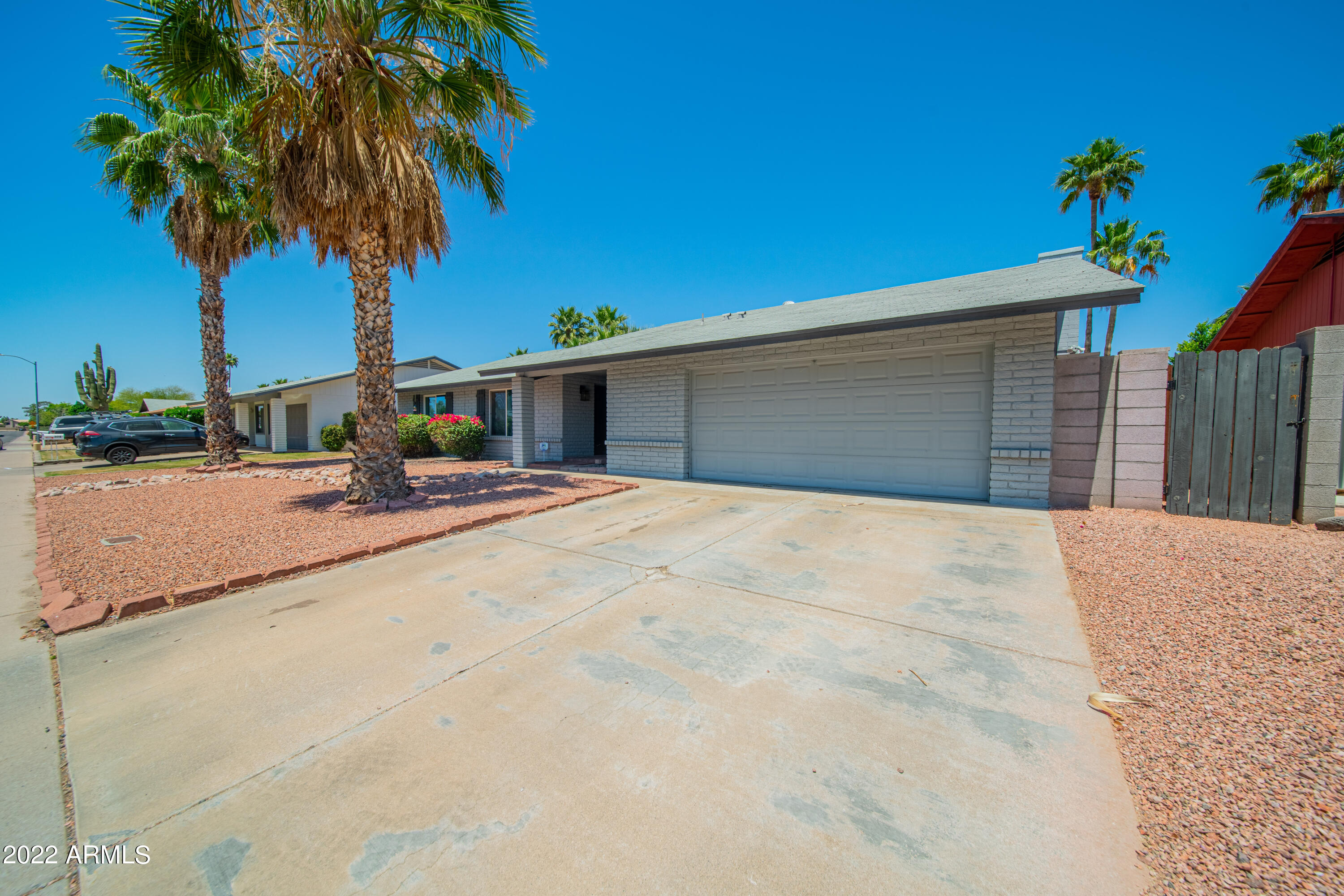 402 E HELENA Drive