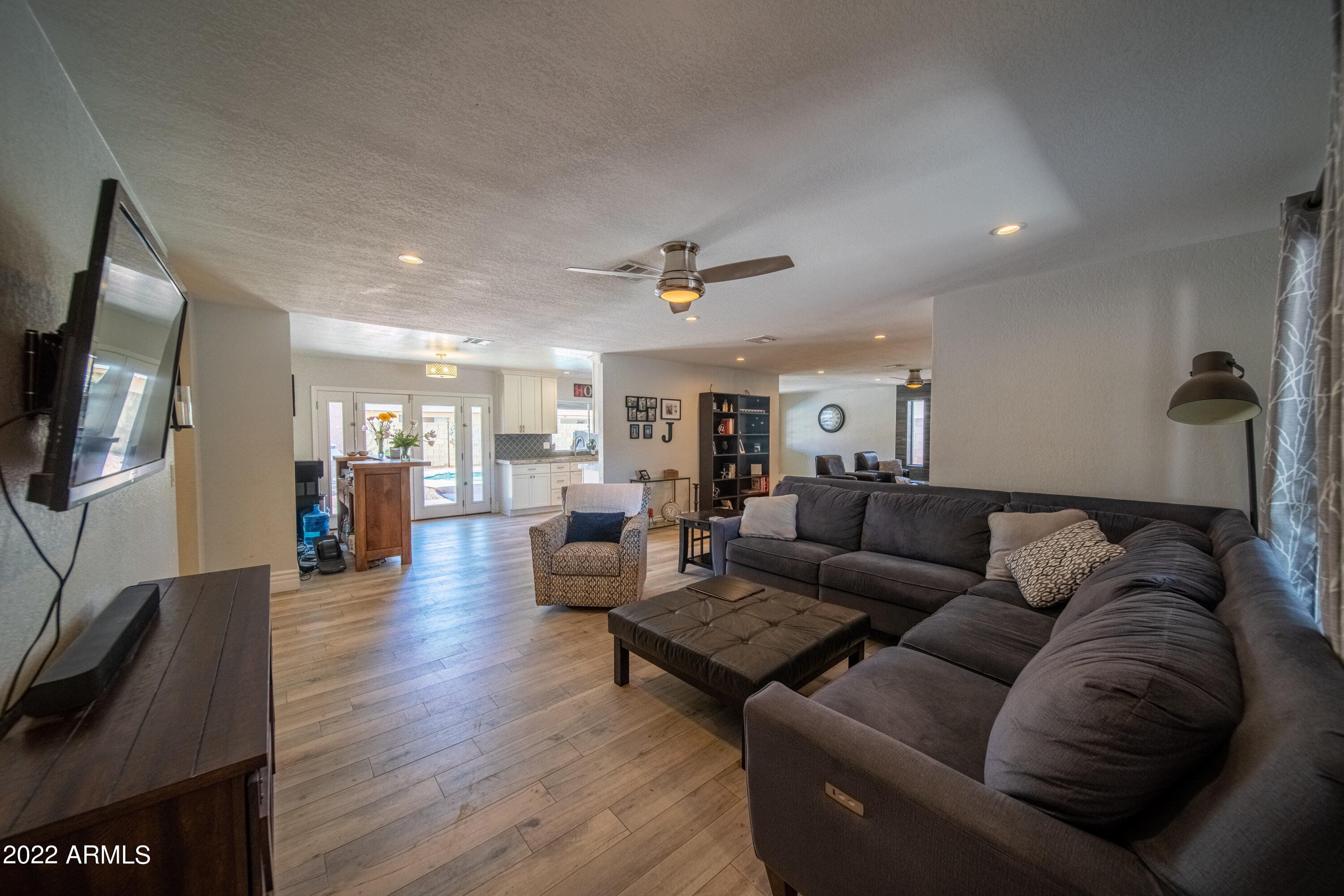 402 E HELENA Drive
