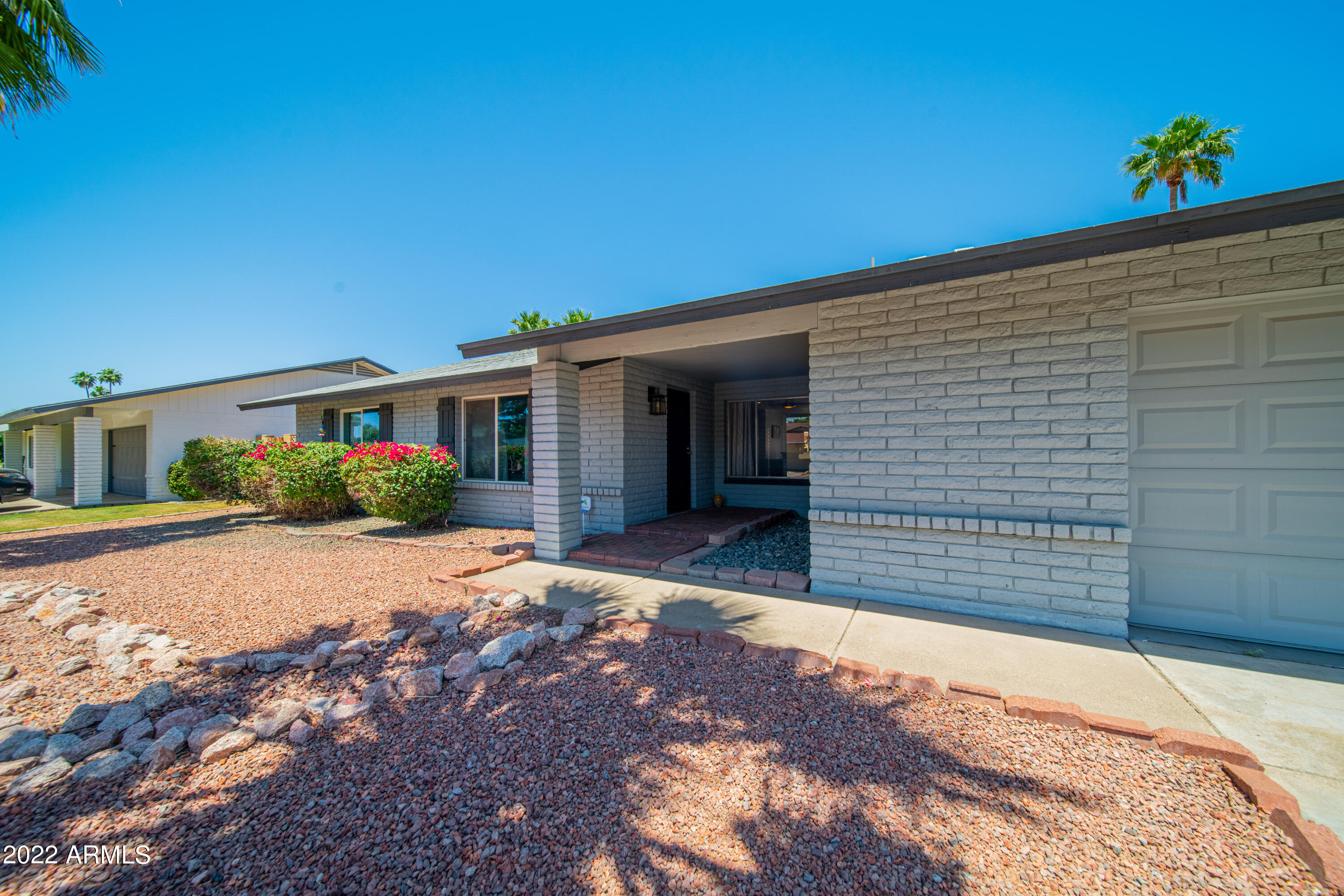 402 E HELENA Drive