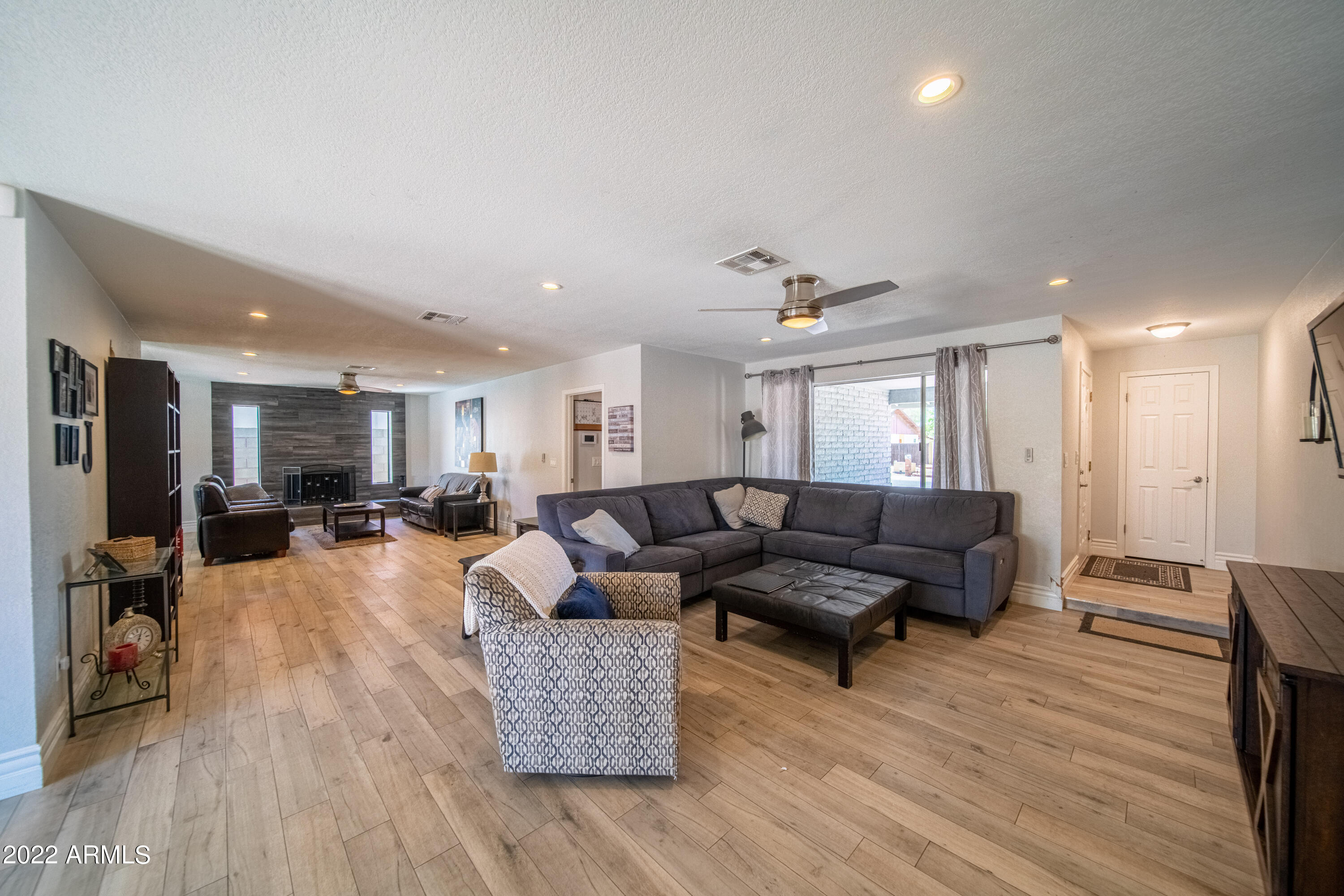 402 E HELENA Drive