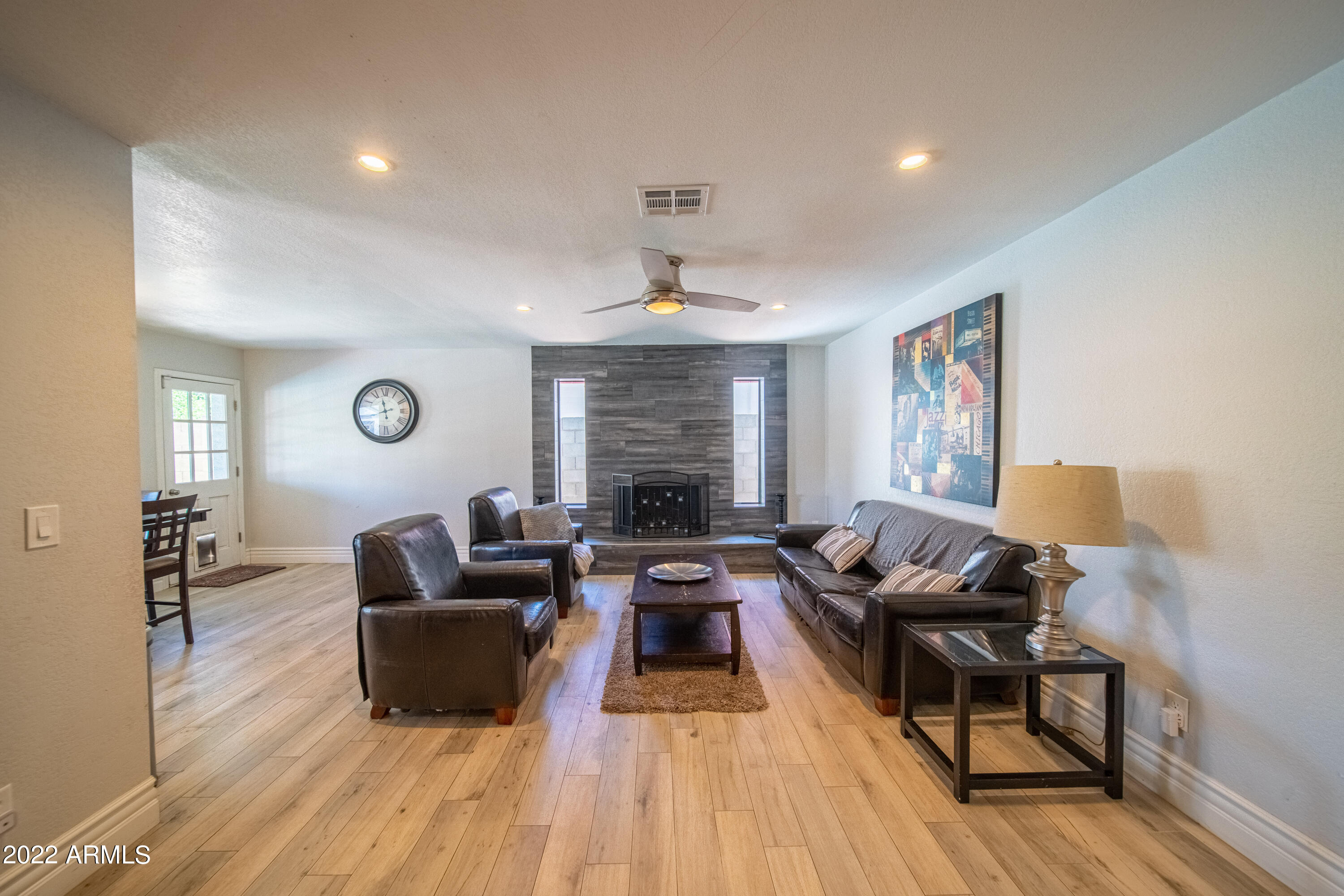 402 E HELENA Drive