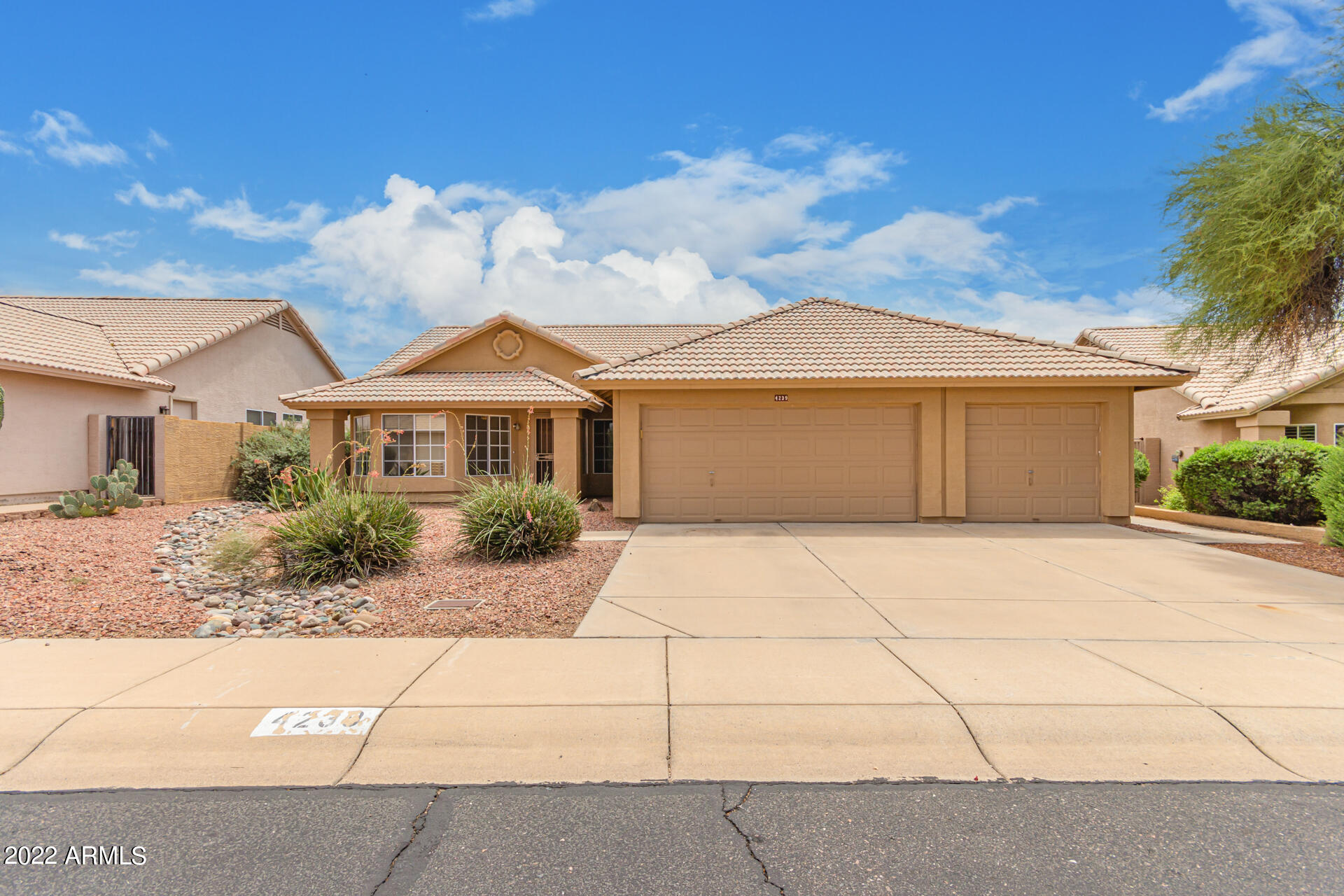 4239 E RANCHO TIERRA Drive