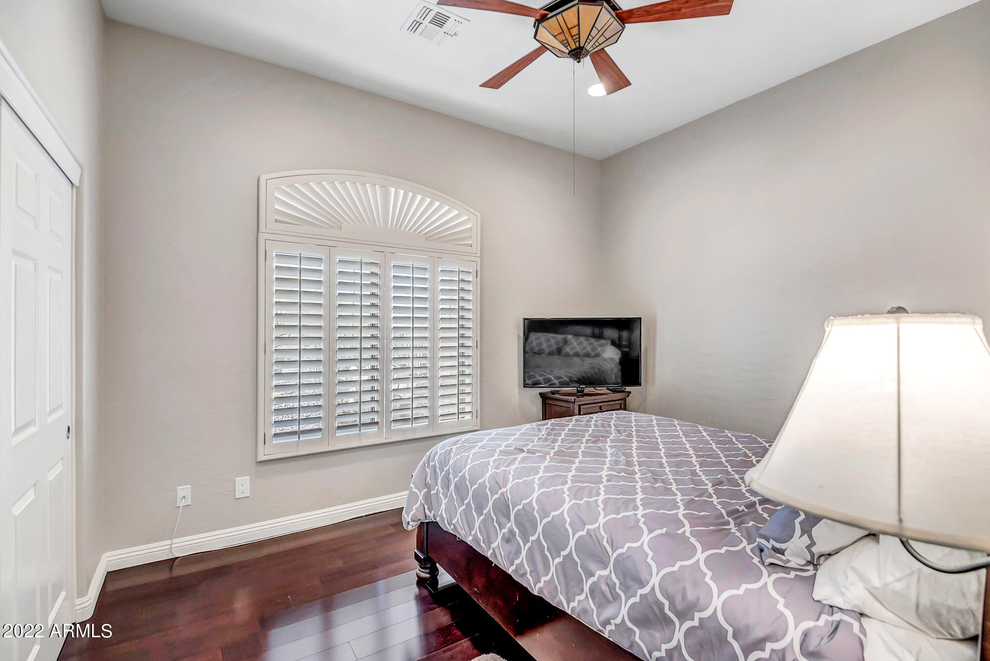 2354 W SHADOW GLEN Court