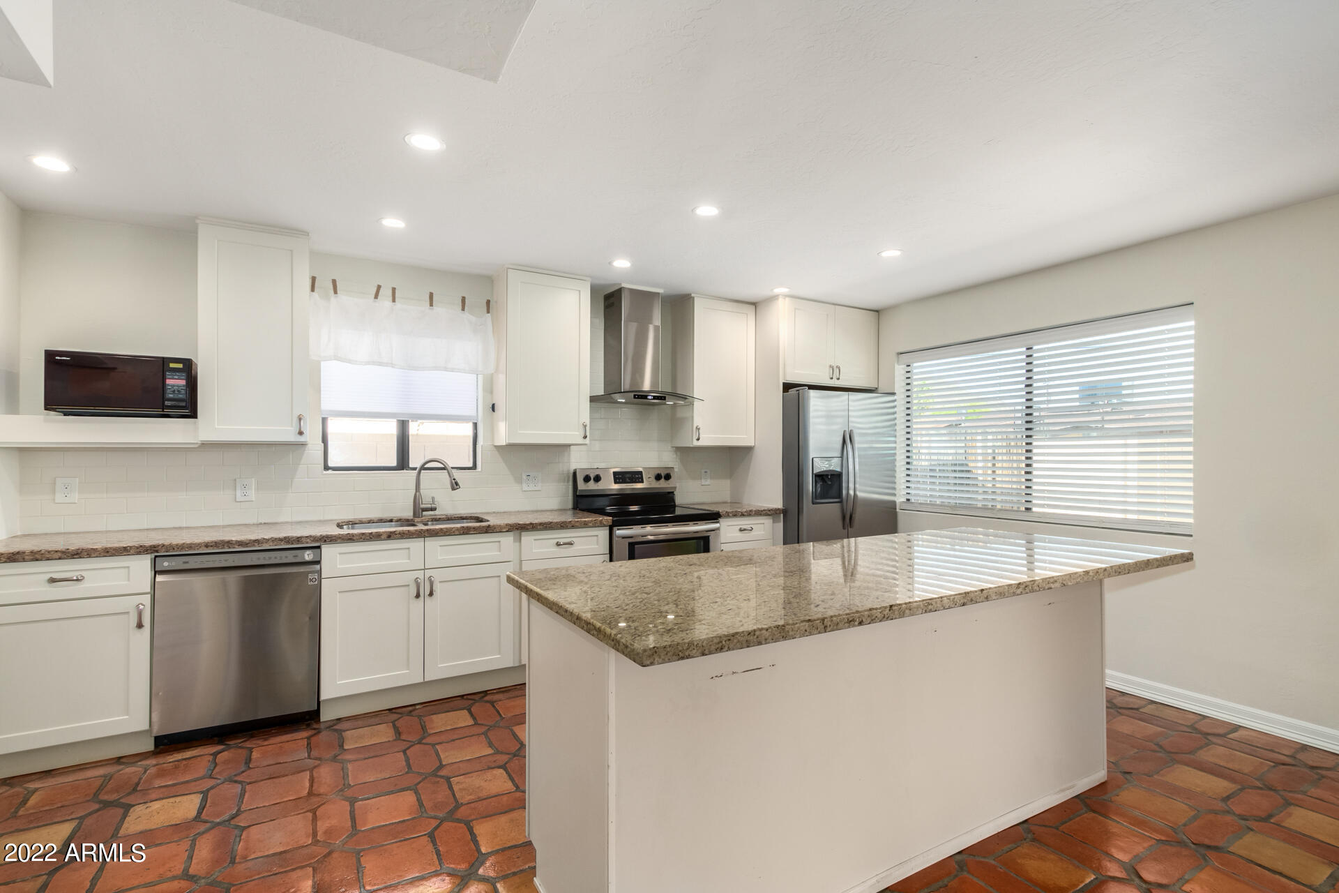 2115 W EUGIE Avenue