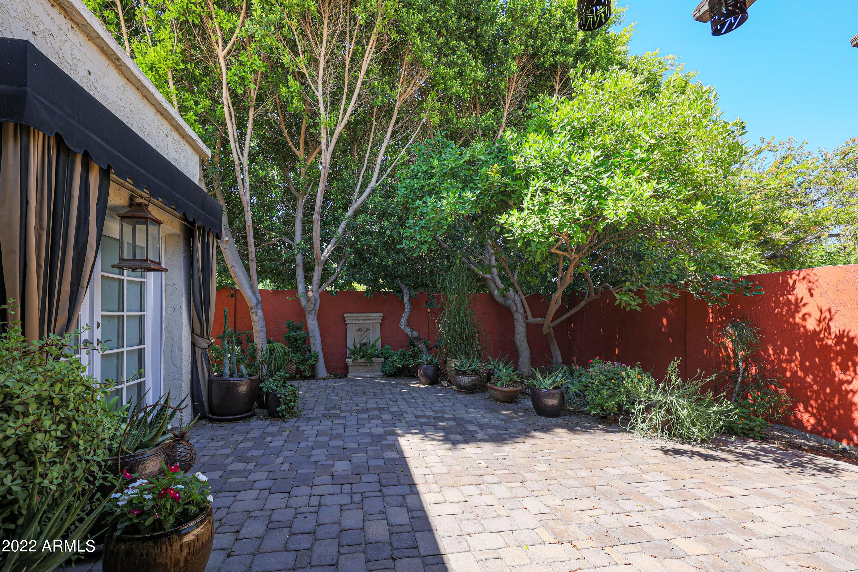 1029 W Cactus Wren Drive