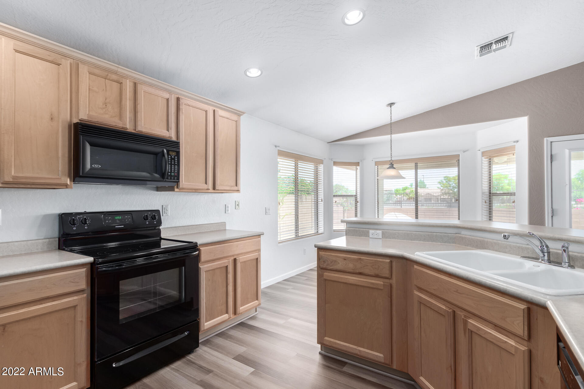3638 E RED OAK Lane