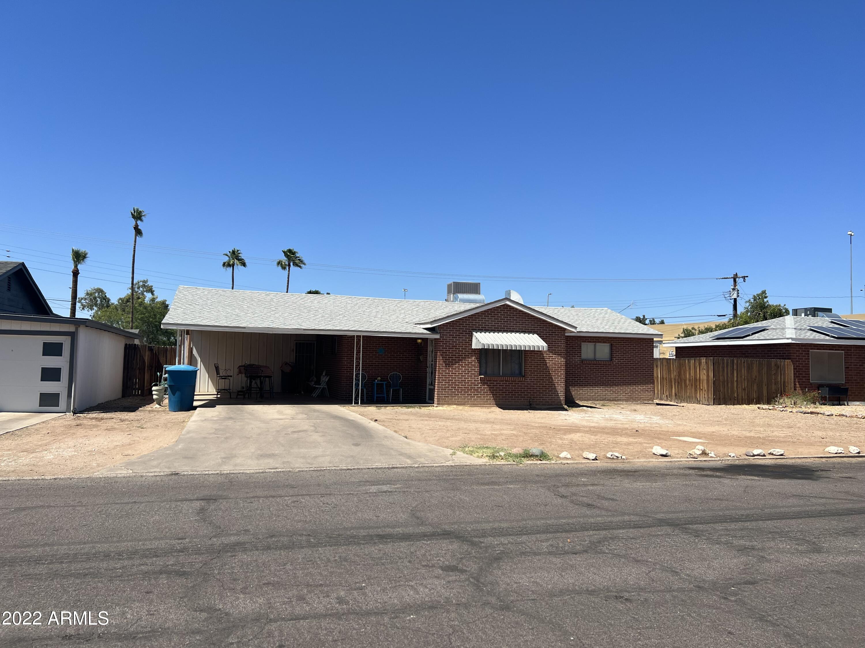 1914 E PINCHOT Avenue