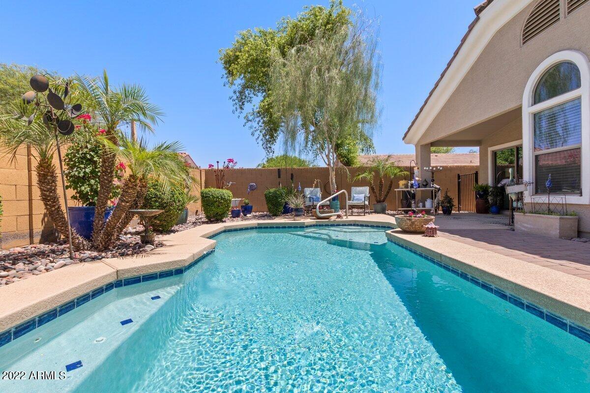 4214 E SANDY Way