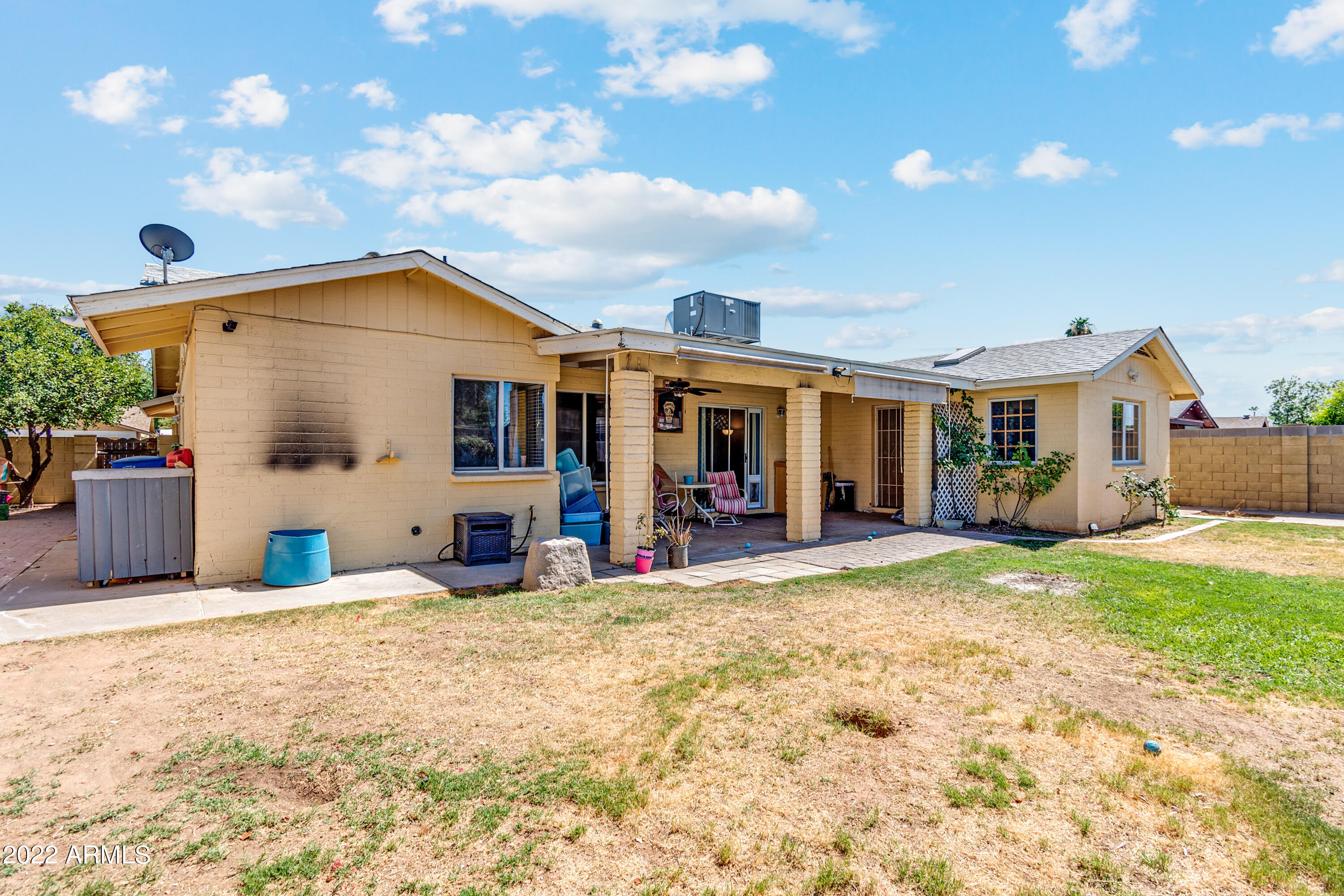 1112 W MISSION Drive
