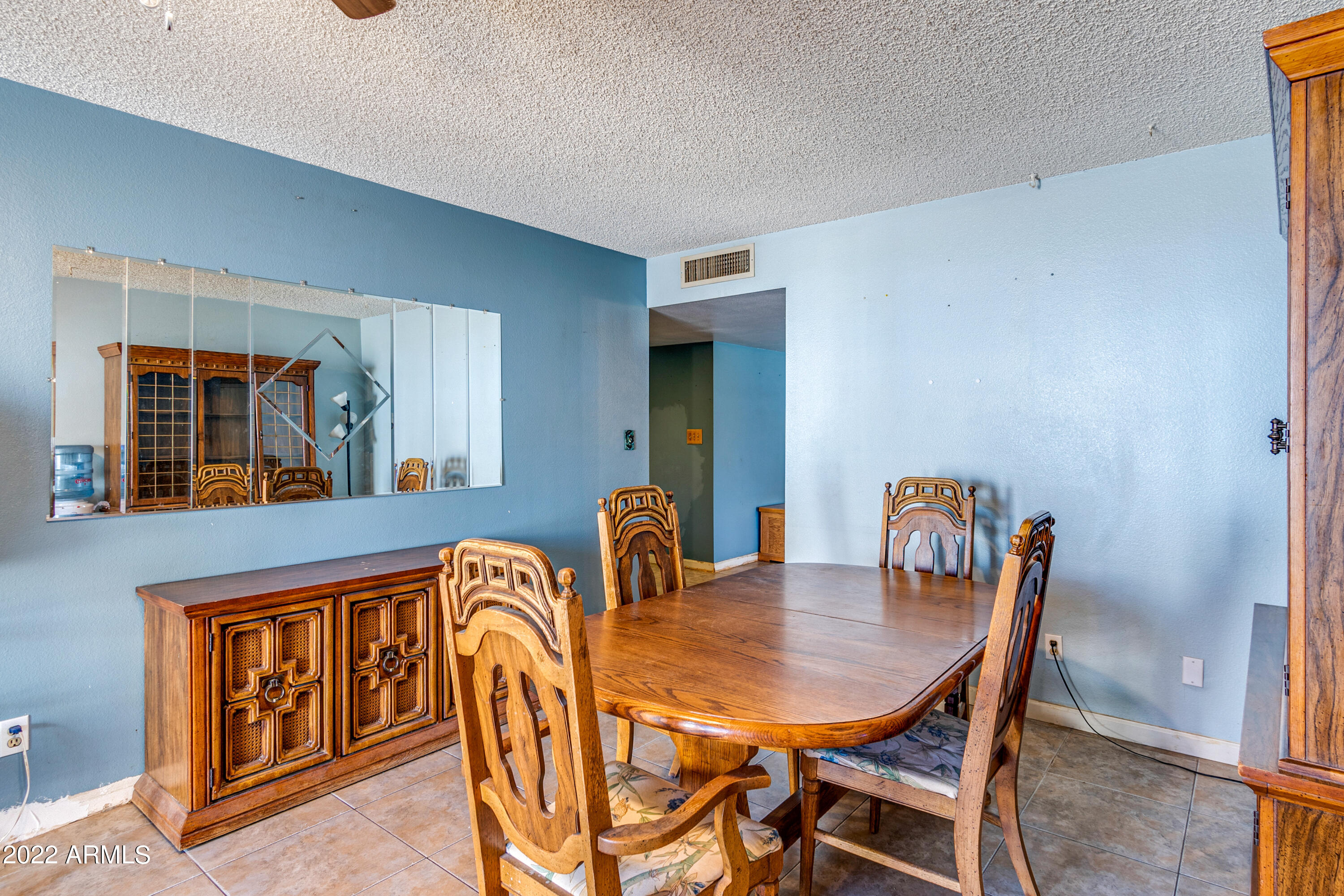 1112 W MISSION Drive