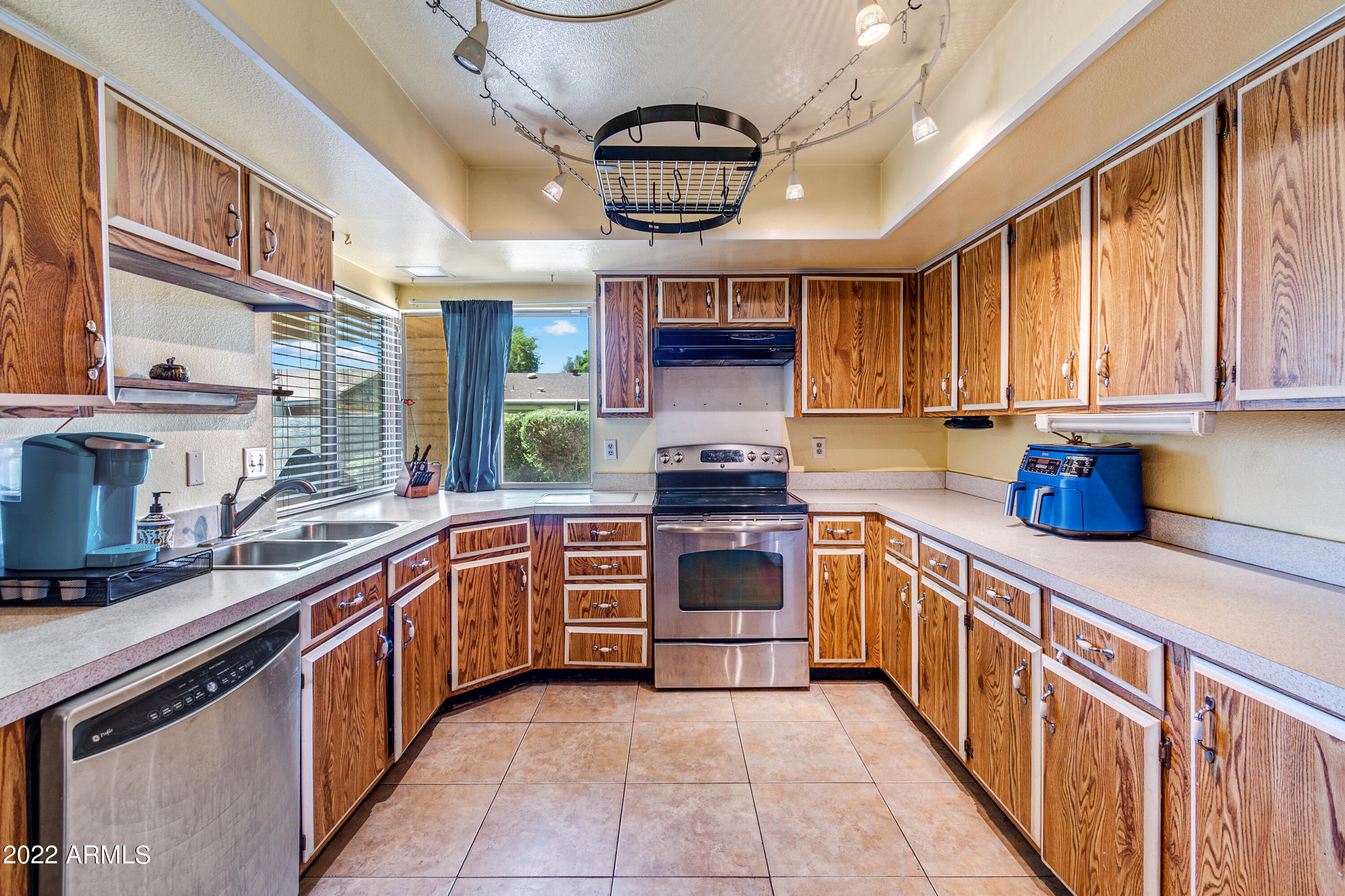 1112 W MISSION Drive