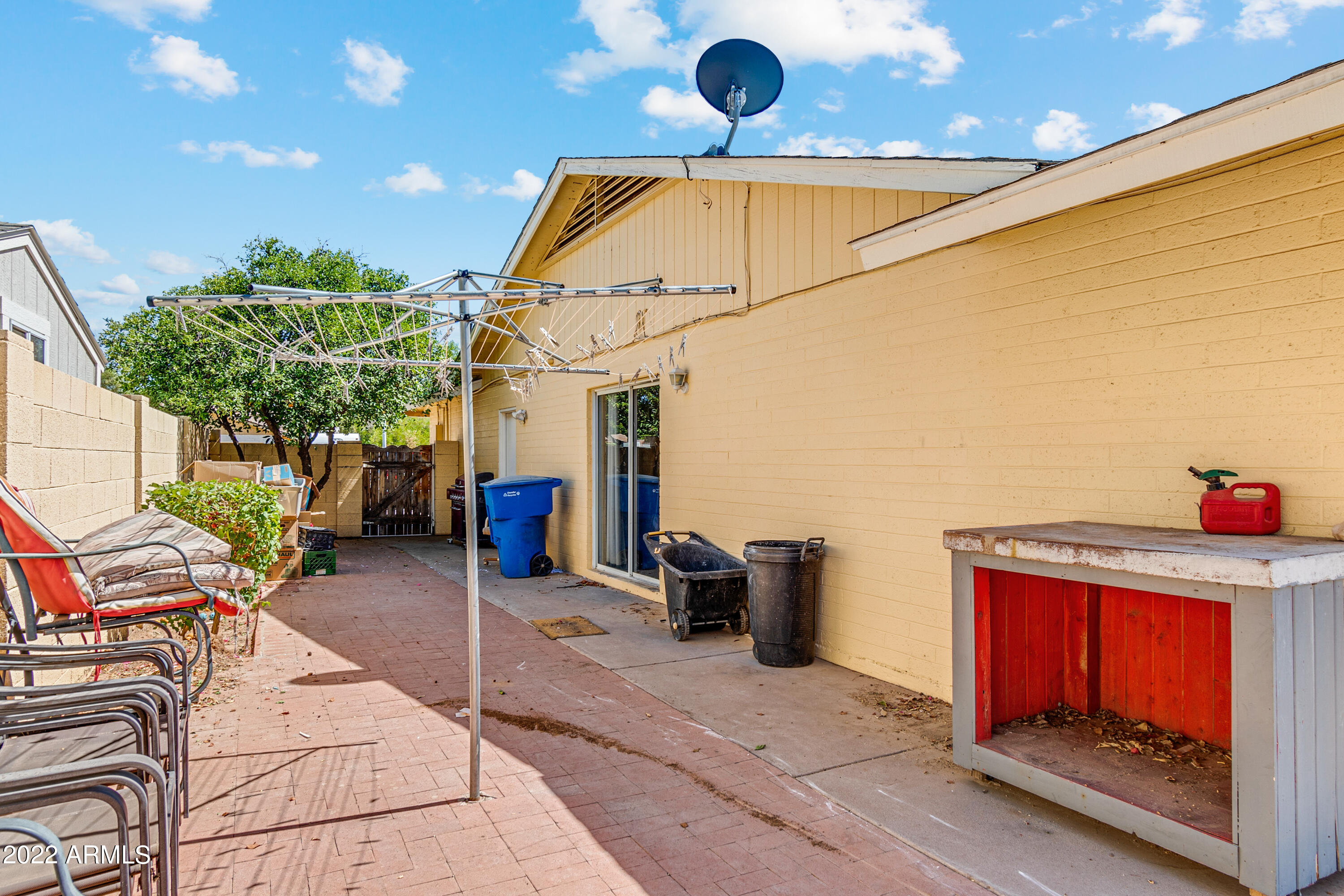 1112 W MISSION Drive