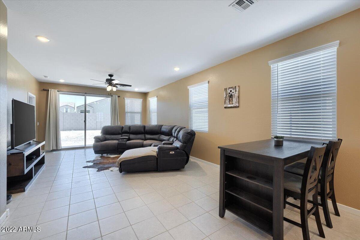 40453 W HILLMAN Drive