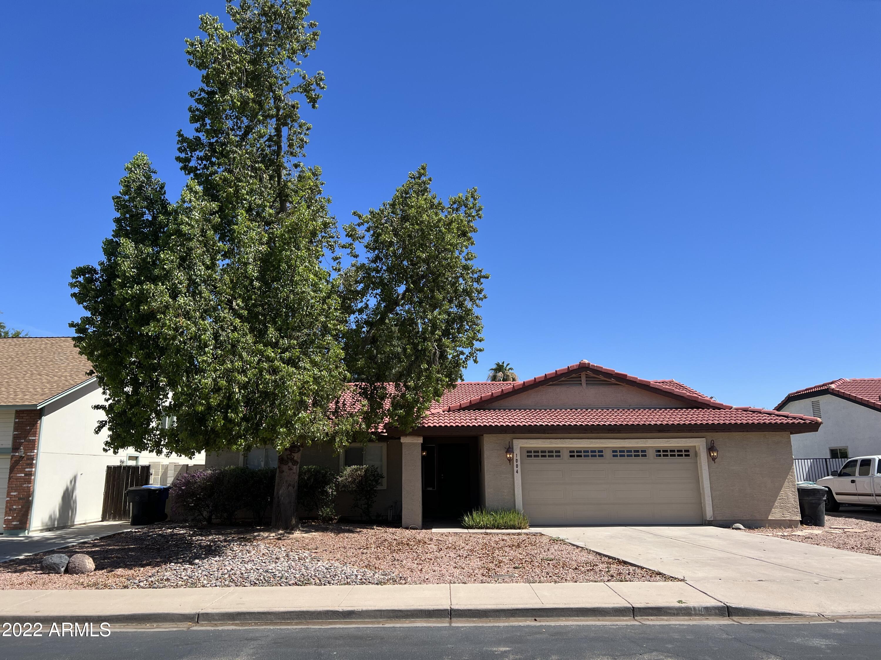 1004 E JENSEN Street