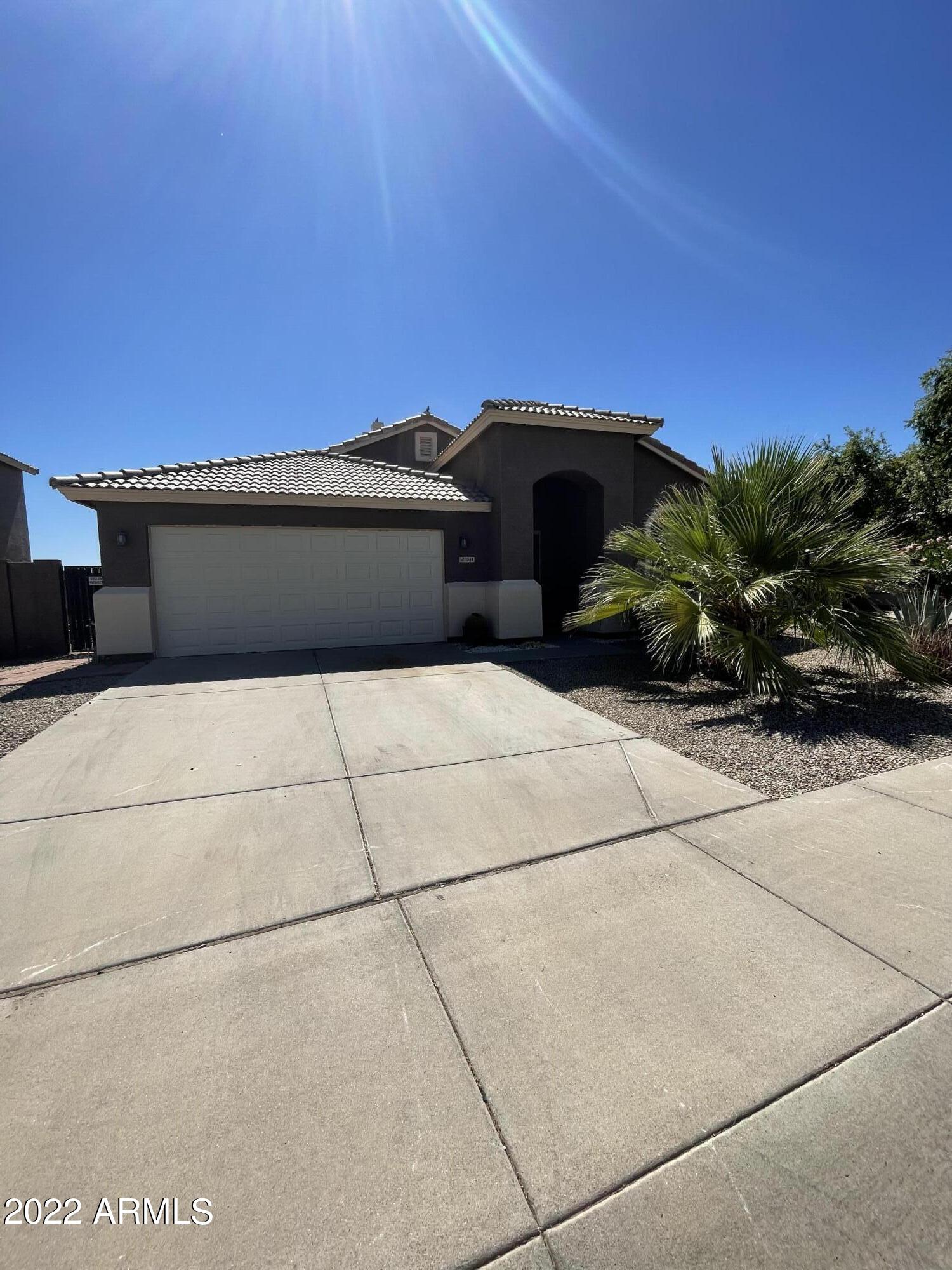 1044 N DESERT WILLOW Street