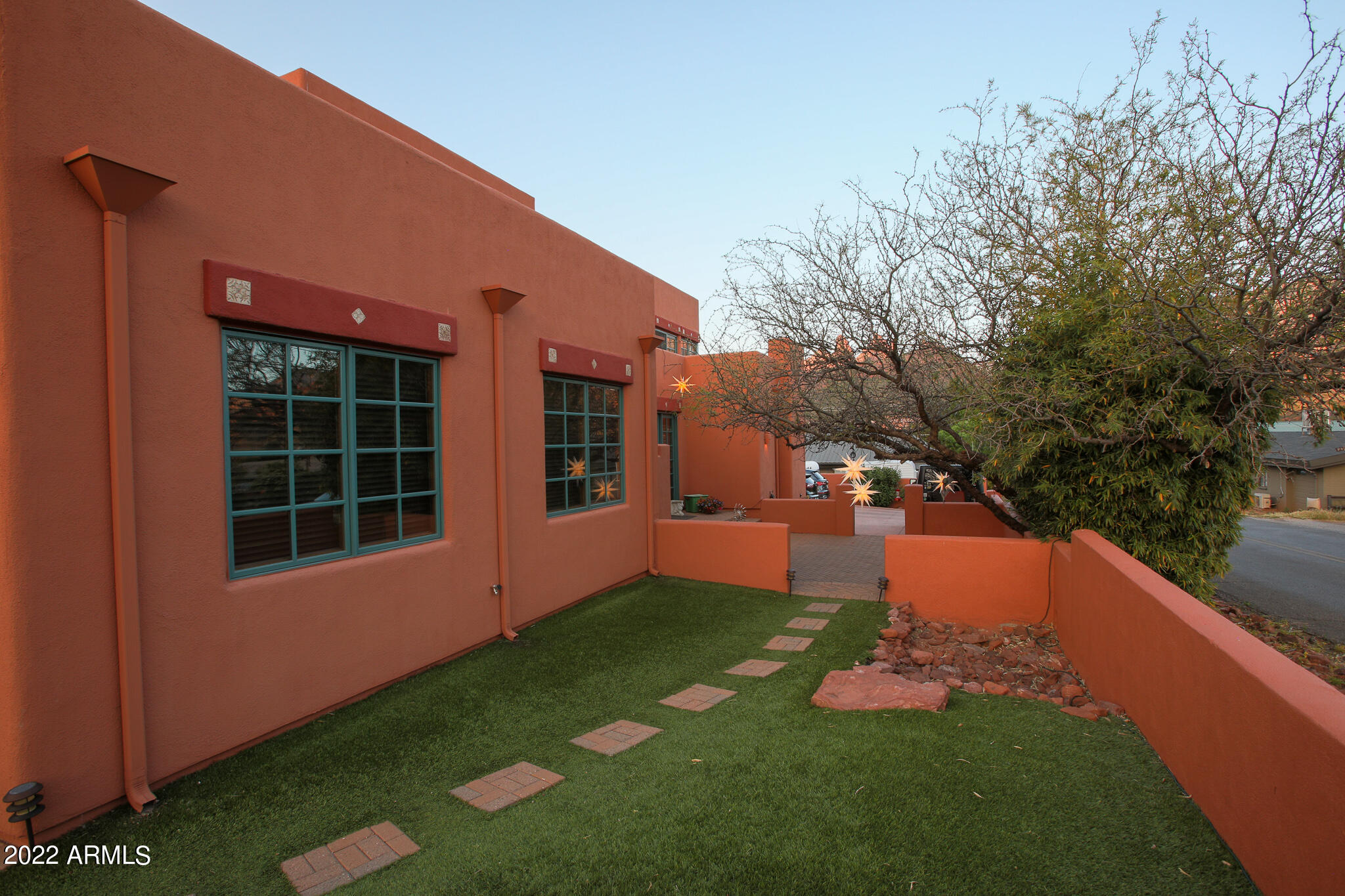 330 APPLE Avenue