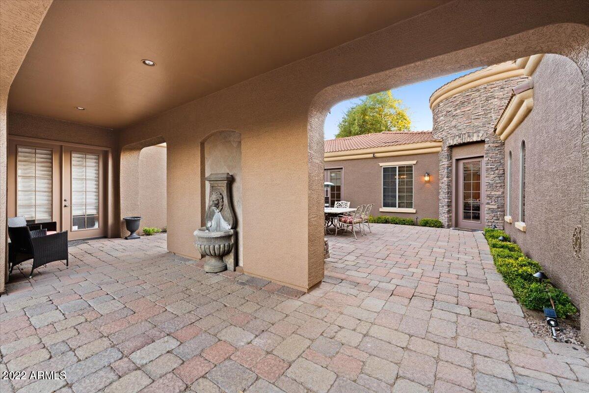 2675 E BARTLETT Place