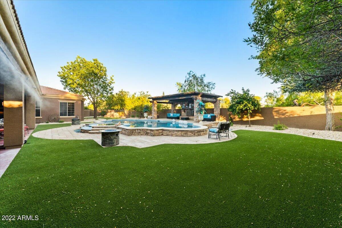 2675 E BARTLETT Place