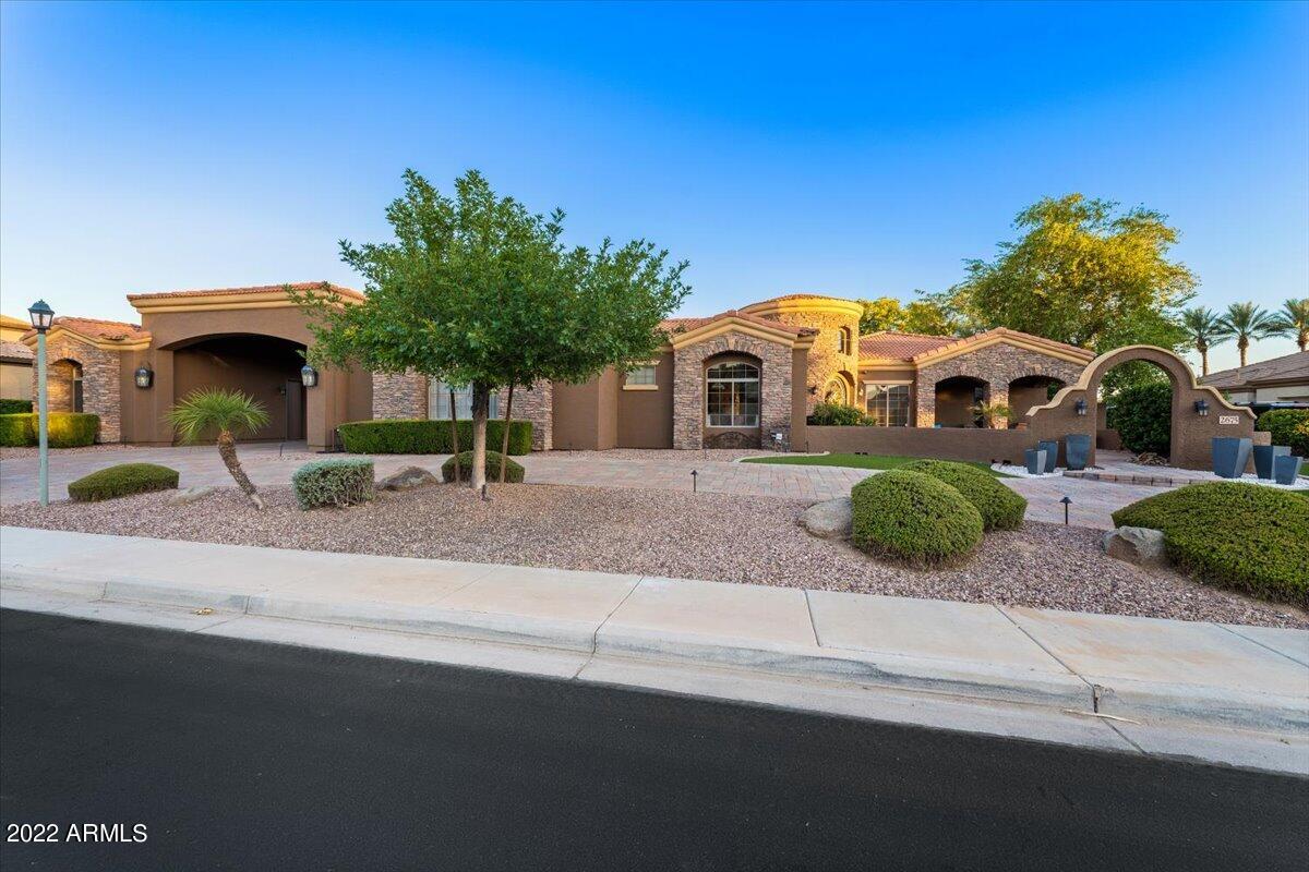 2675 E BARTLETT Place