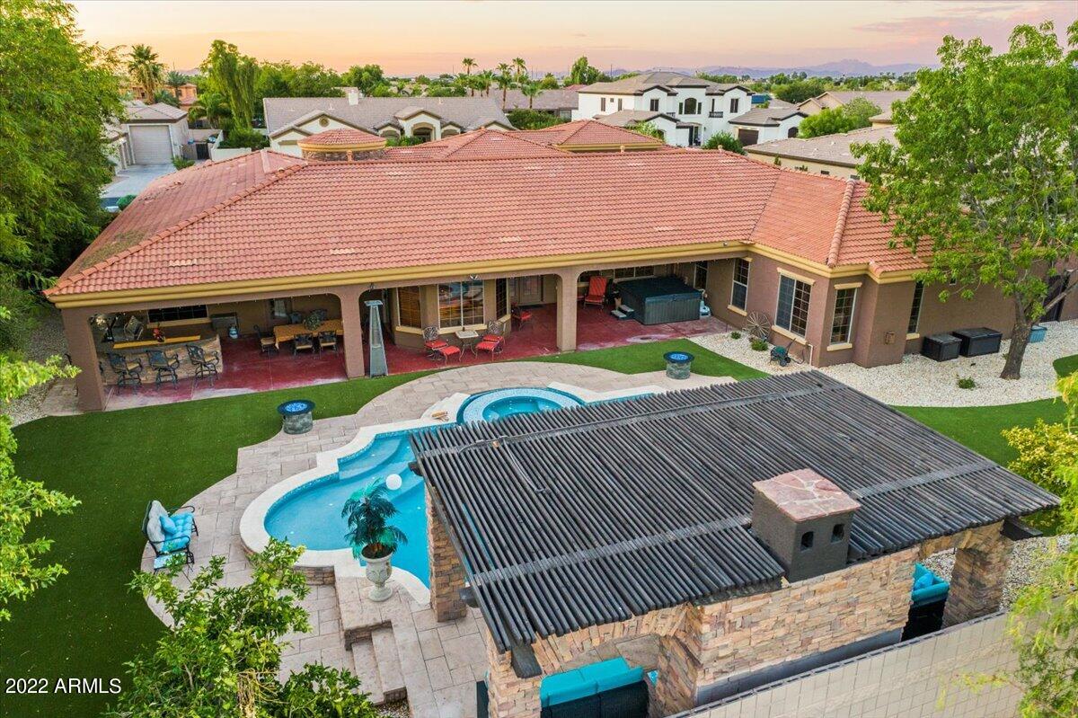 2675 E BARTLETT Place