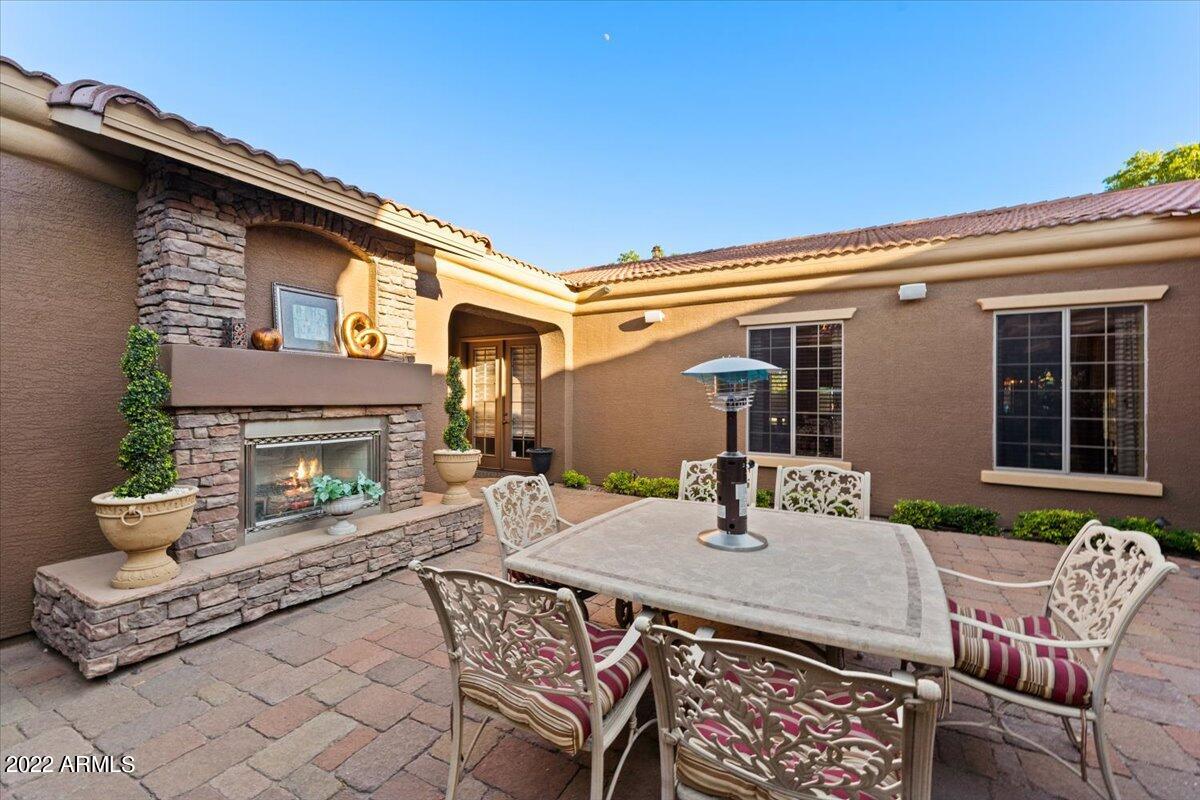 2675 E BARTLETT Place