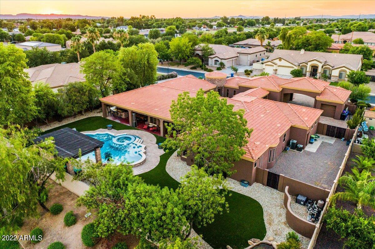 2675 E BARTLETT Place