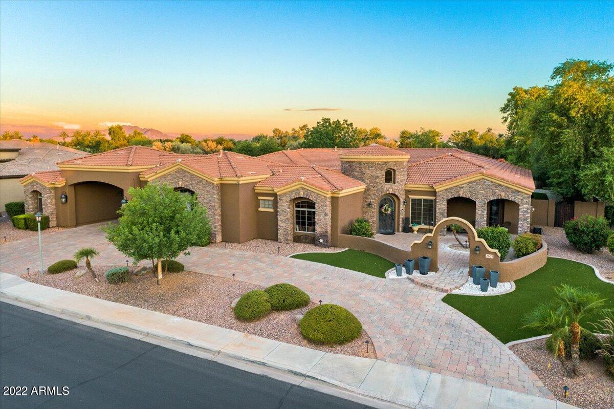 2675 E BARTLETT Place