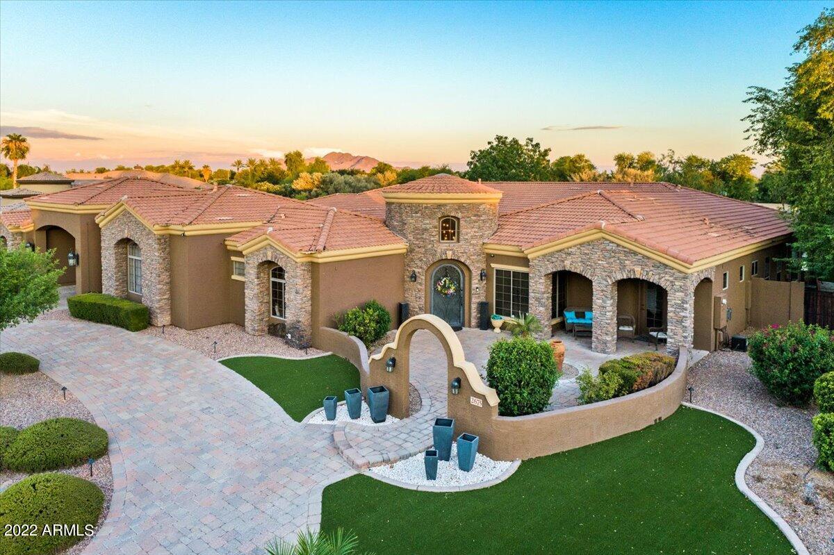 2675 E BARTLETT Place