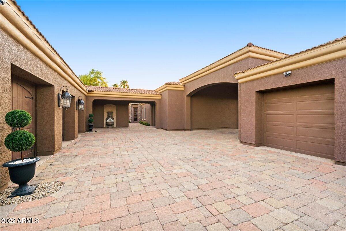 2675 E BARTLETT Place