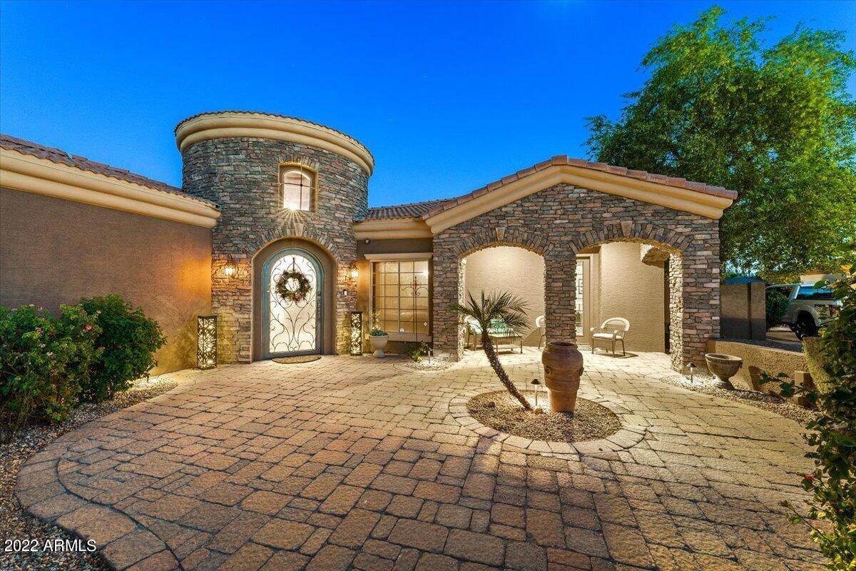 2675 E BARTLETT Place