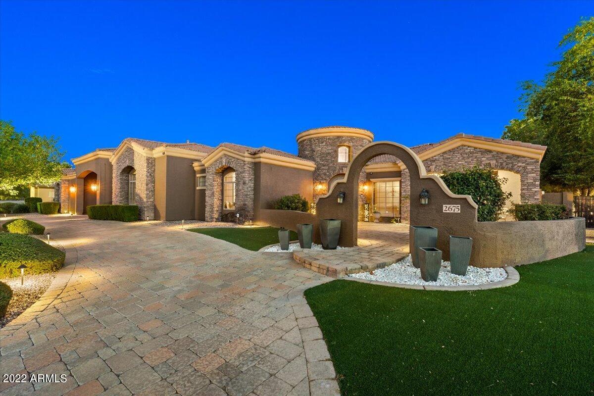2675 E BARTLETT Place