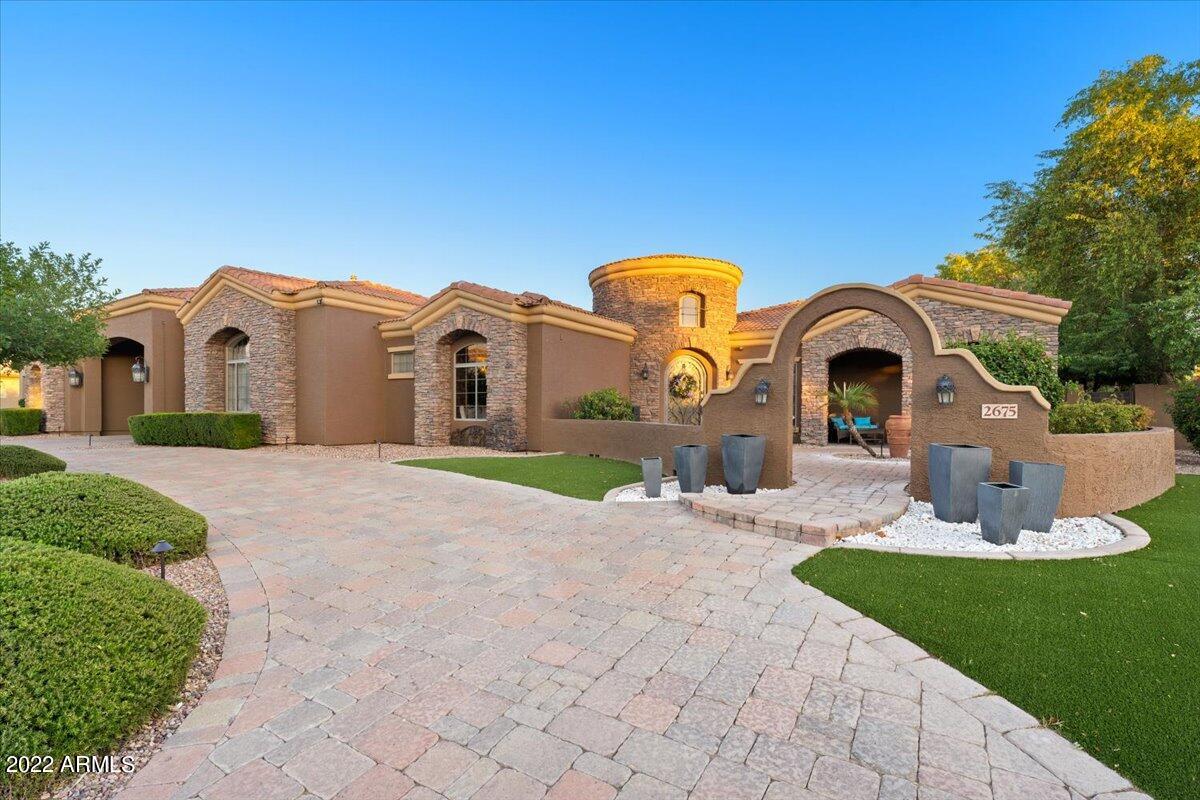 2675 E BARTLETT Place