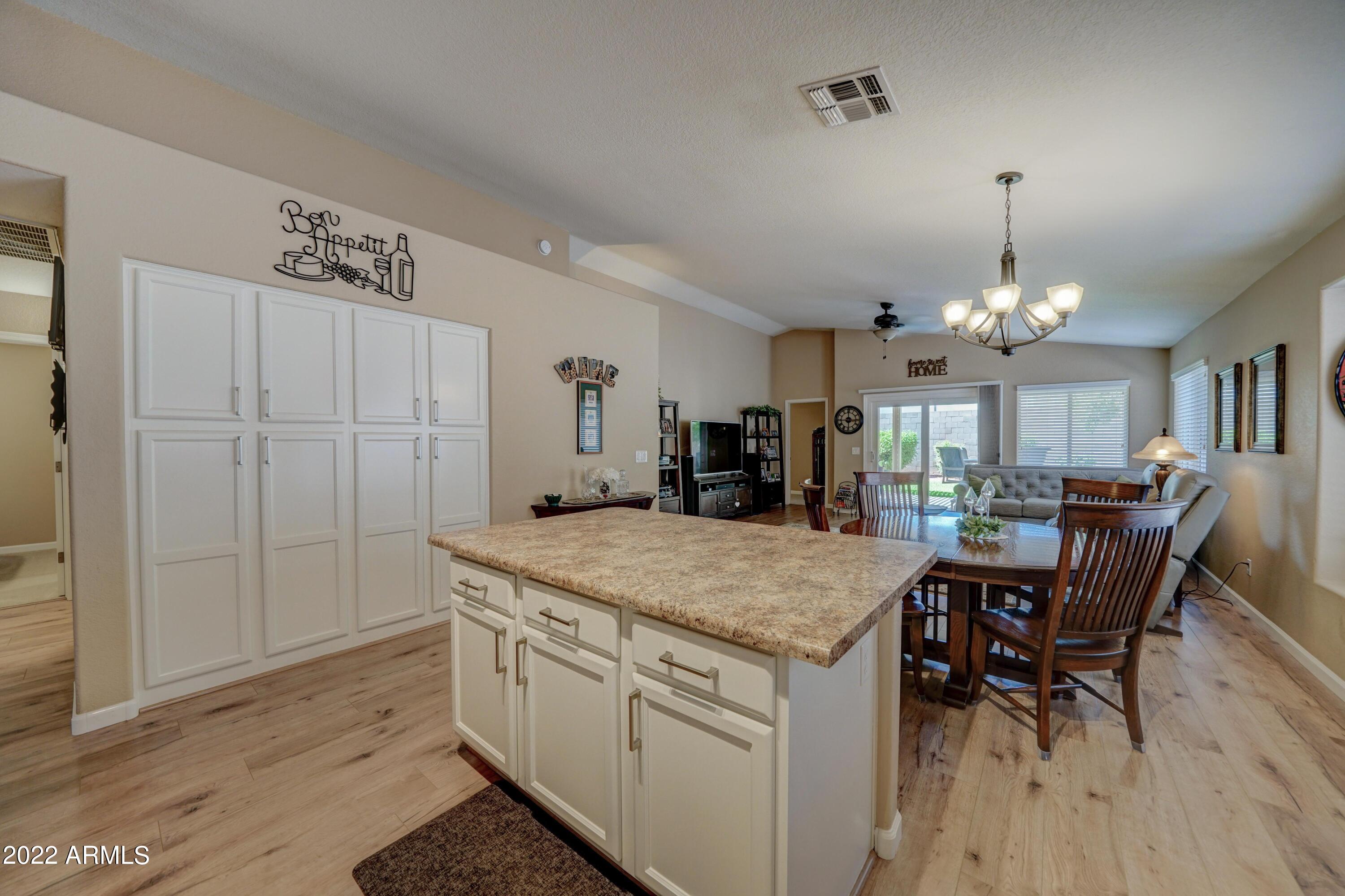 8644 W PARADISE Lane