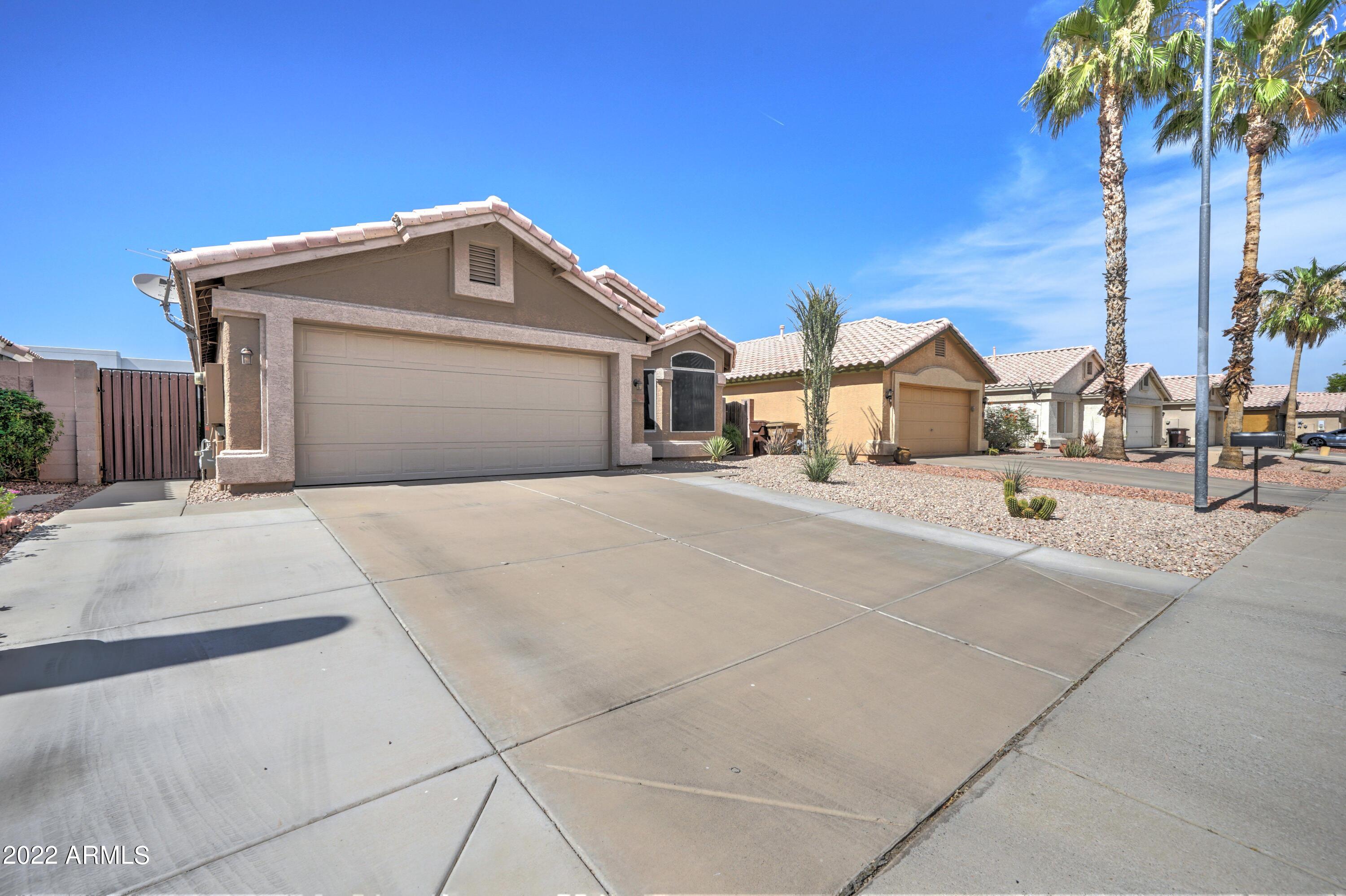 8644 W PARADISE Lane