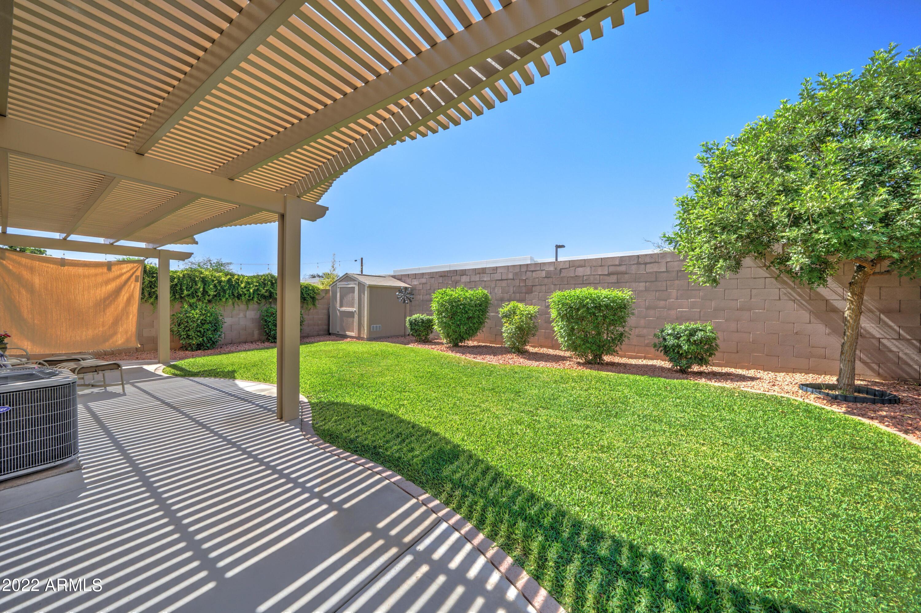 8644 W PARADISE Lane