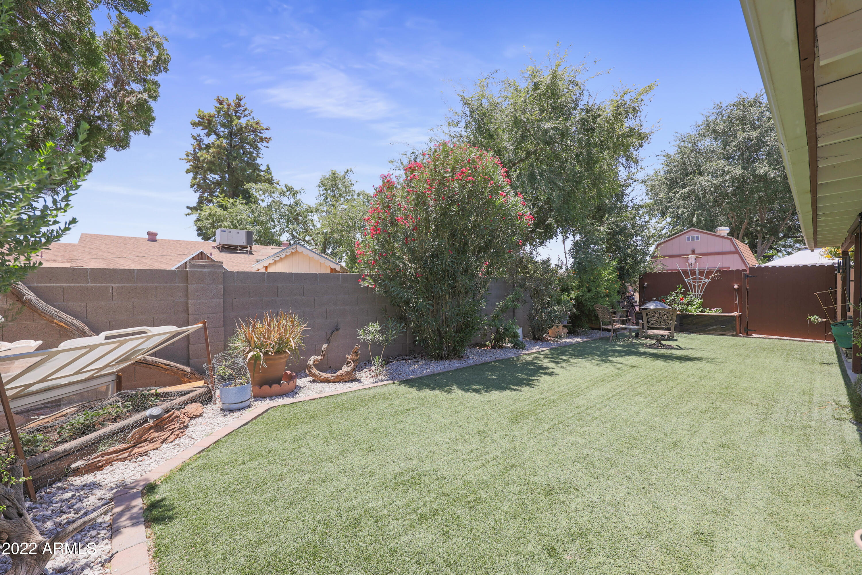 2713 E JOHN CABOT Road