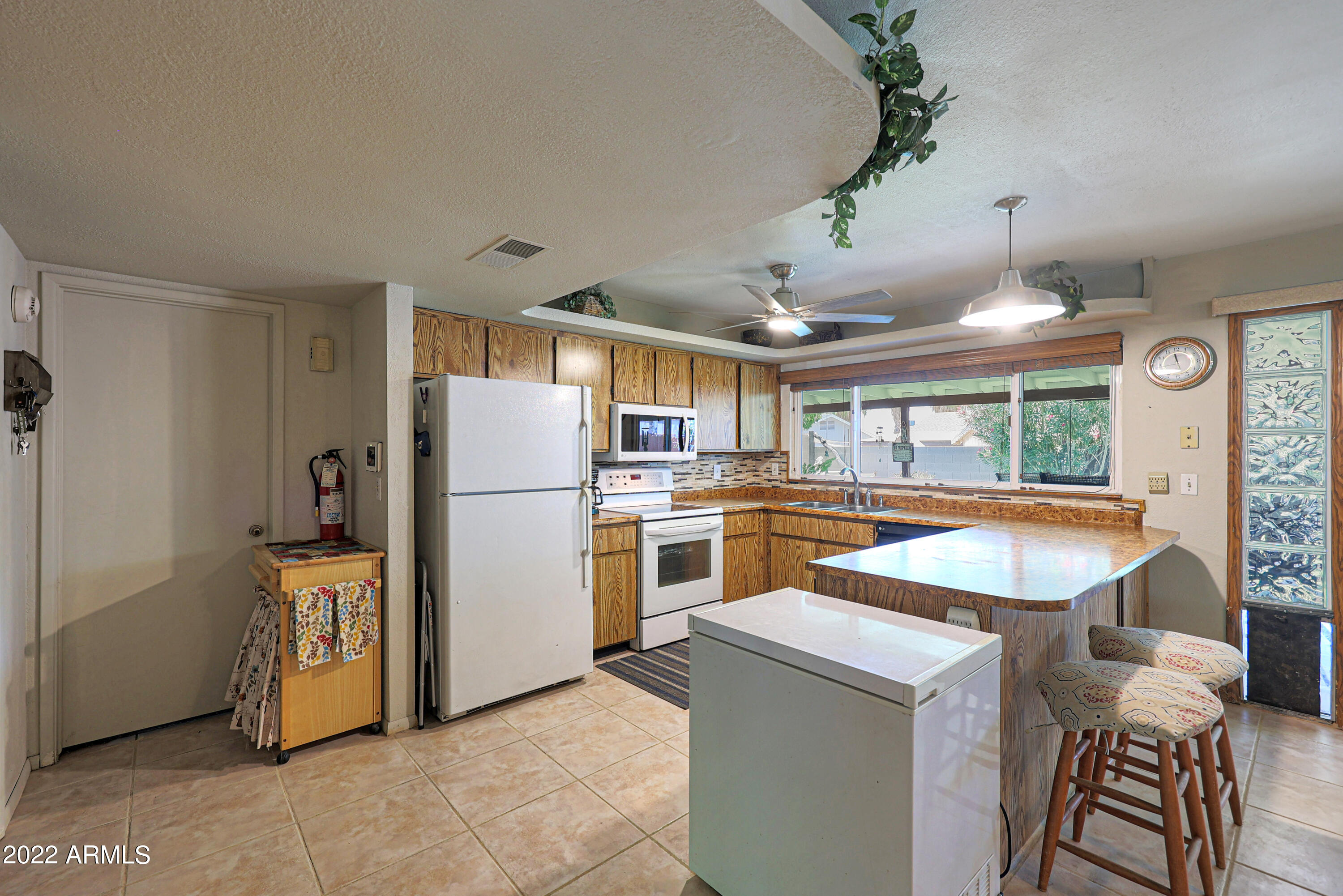 2713 E JOHN CABOT Road