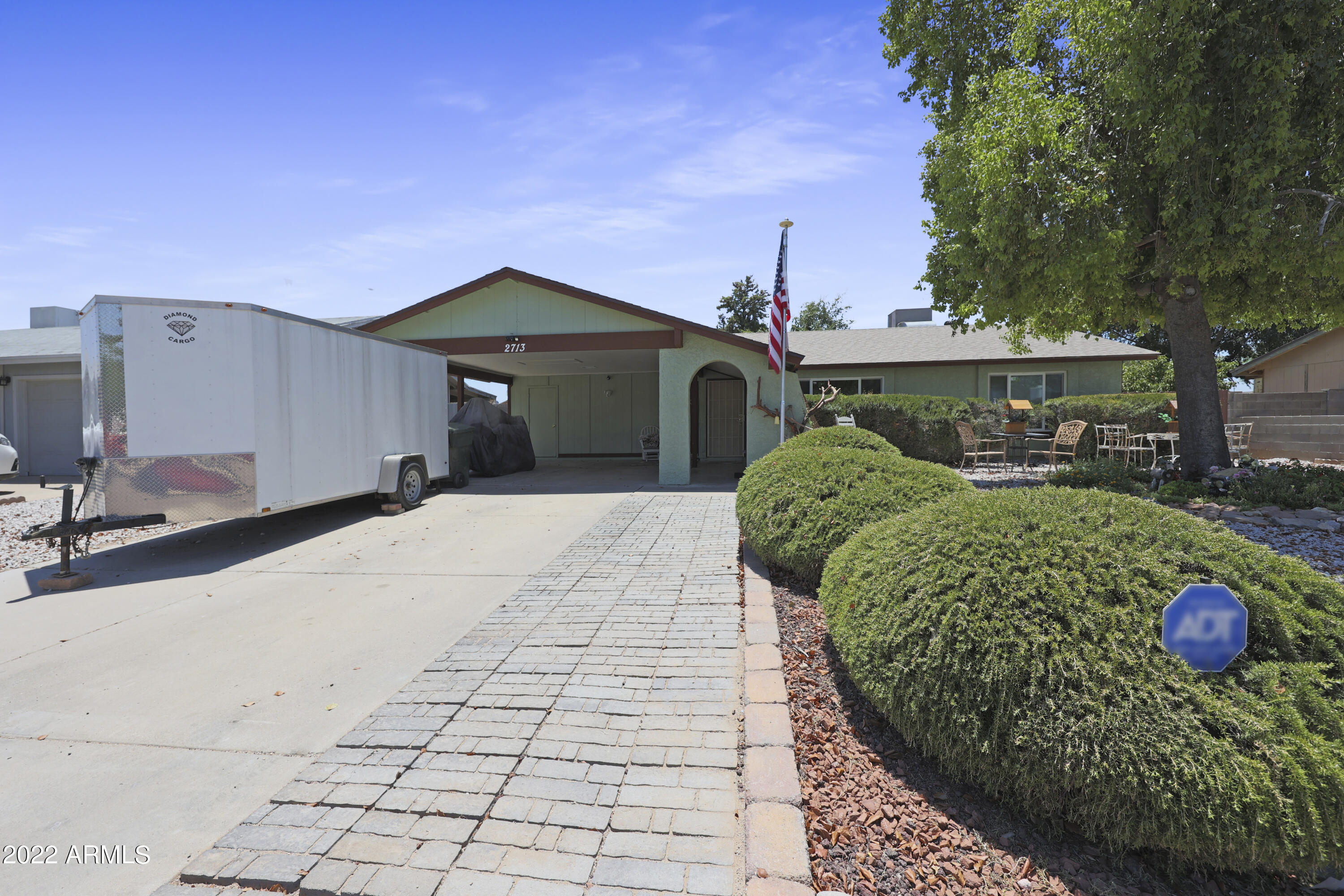 2713 E JOHN CABOT Road
