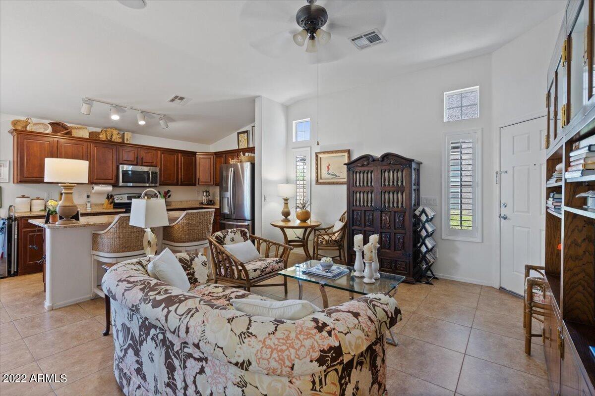 2725 E MINE CREEK Road Unit: 1008