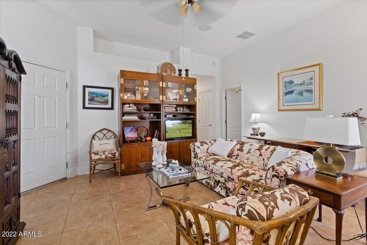 2725 E MINE CREEK Road Unit: 1008