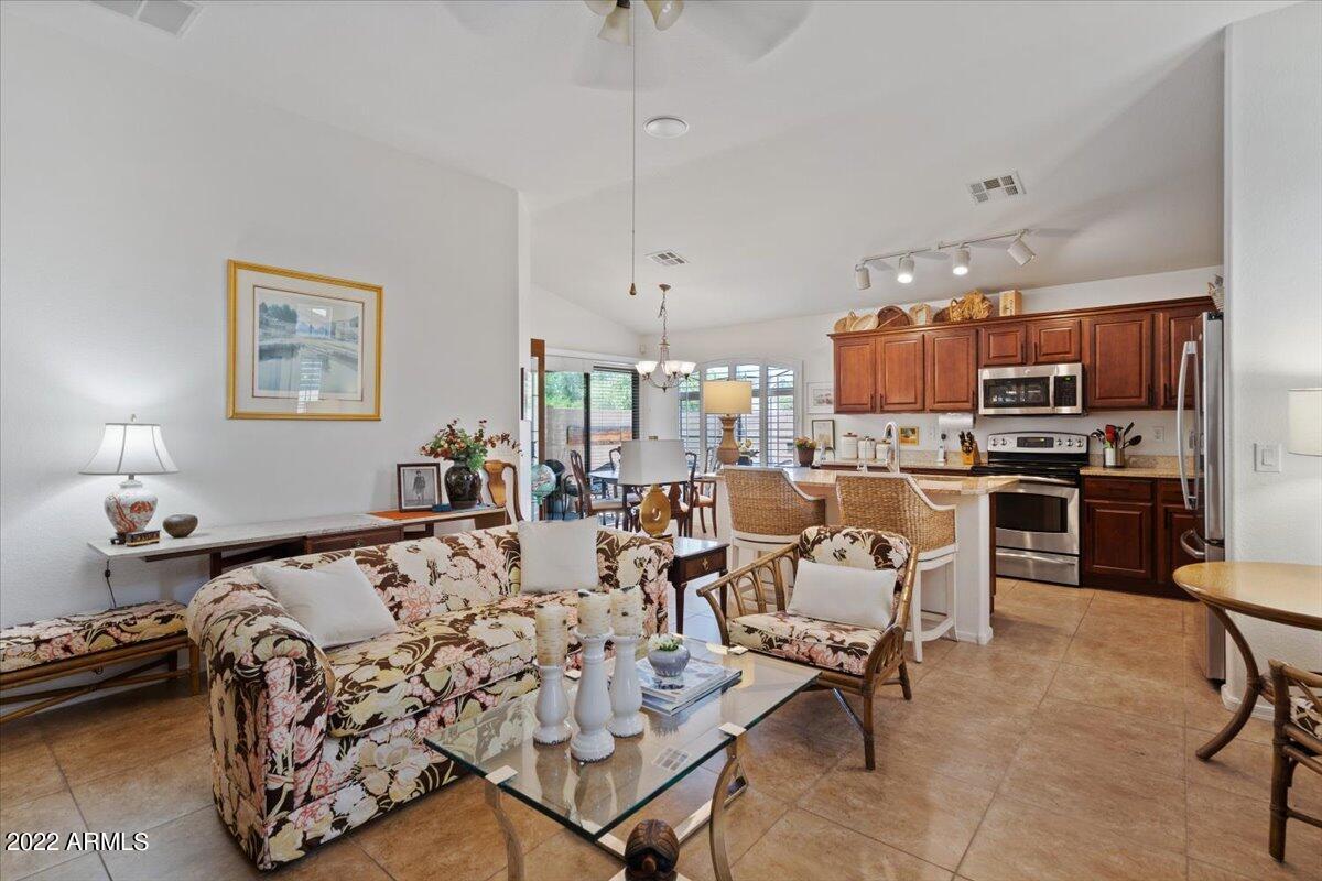 2725 E MINE CREEK Road Unit: 1008